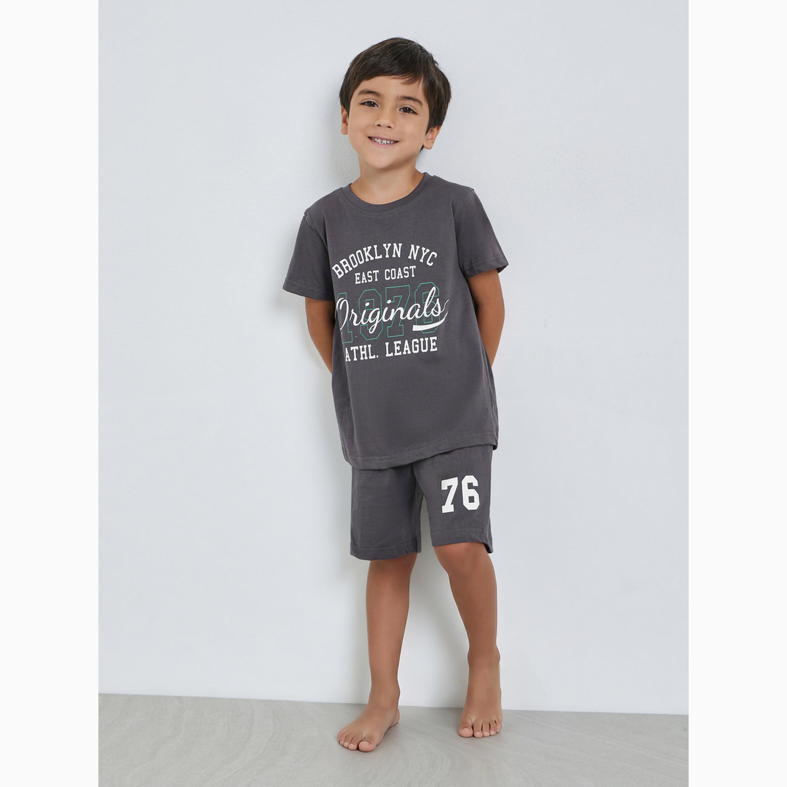 مجموعة من شورت وتيشيرت مطبوع للأولاد-boys-clothing-nightwear-image-2