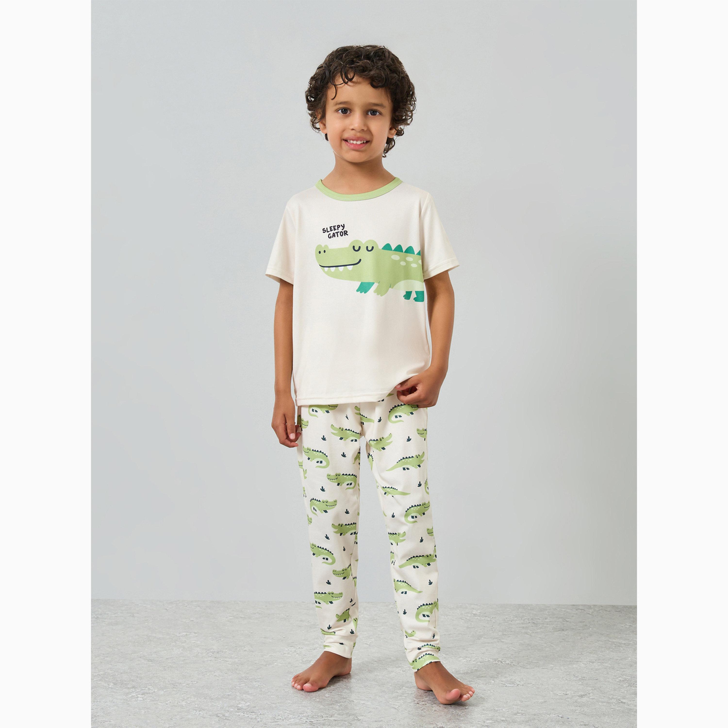 طقم بيجاما من تيشيرت بأكمام قصيرة وطبعة جرافيك للأولاد-boys-clothing-nightwear-image-1