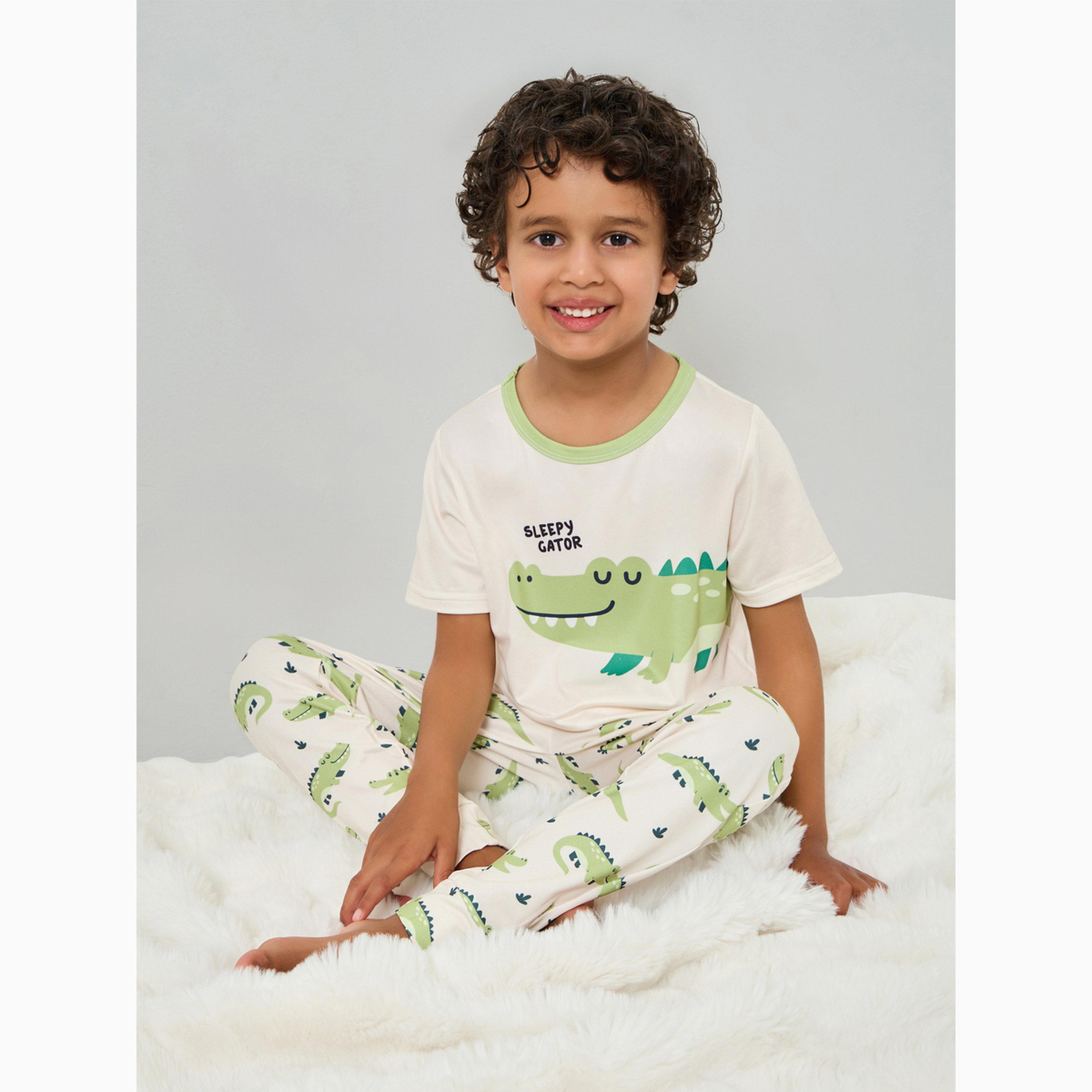 طقم بيجاما من تيشيرت بأكمام قصيرة وطبعة جرافيك للأولاد-boys-clothing-nightwear-image-2