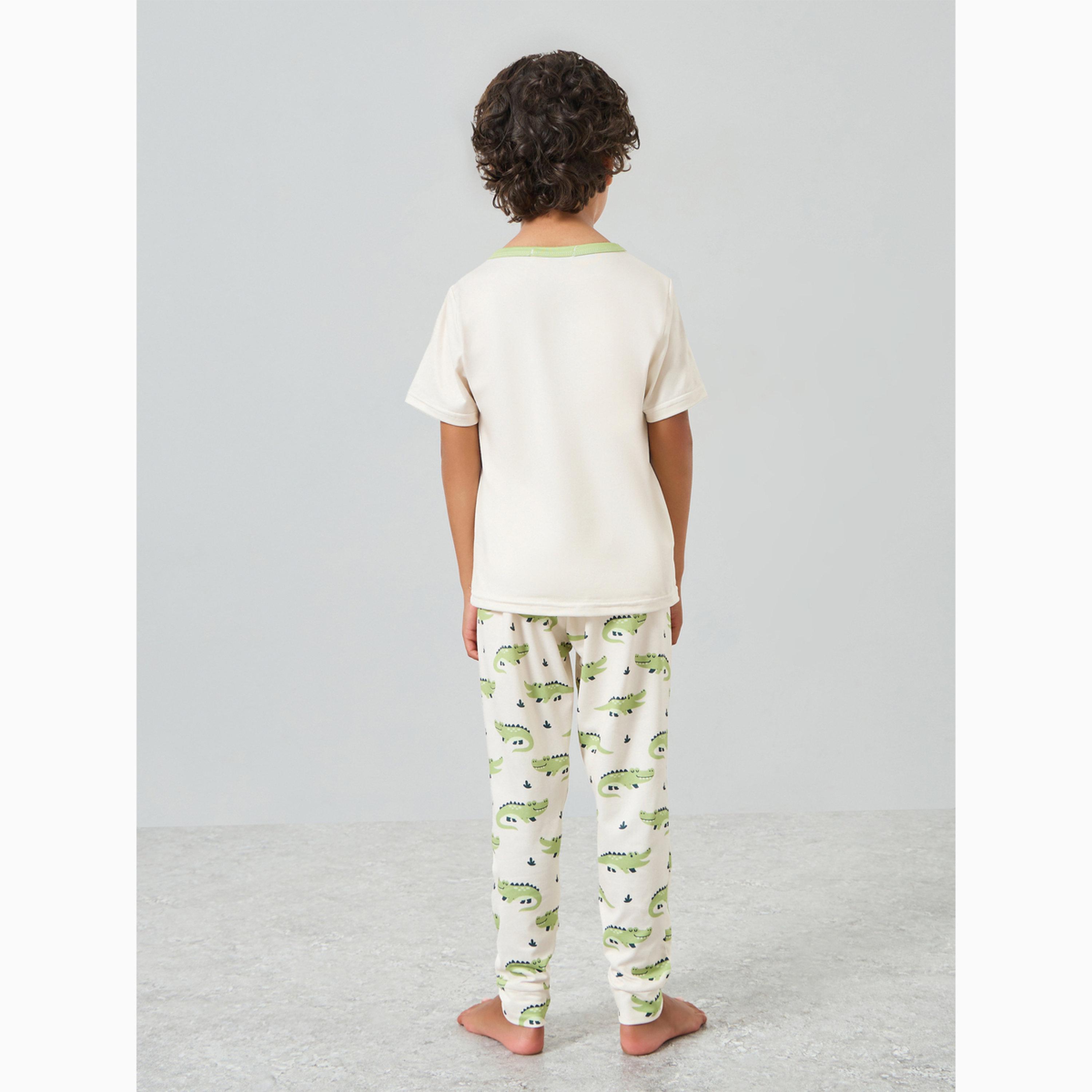 طقم بيجاما من تيشيرت بأكمام قصيرة وطبعة جرافيك للأولاد-boys-clothing-nightwear-image-6