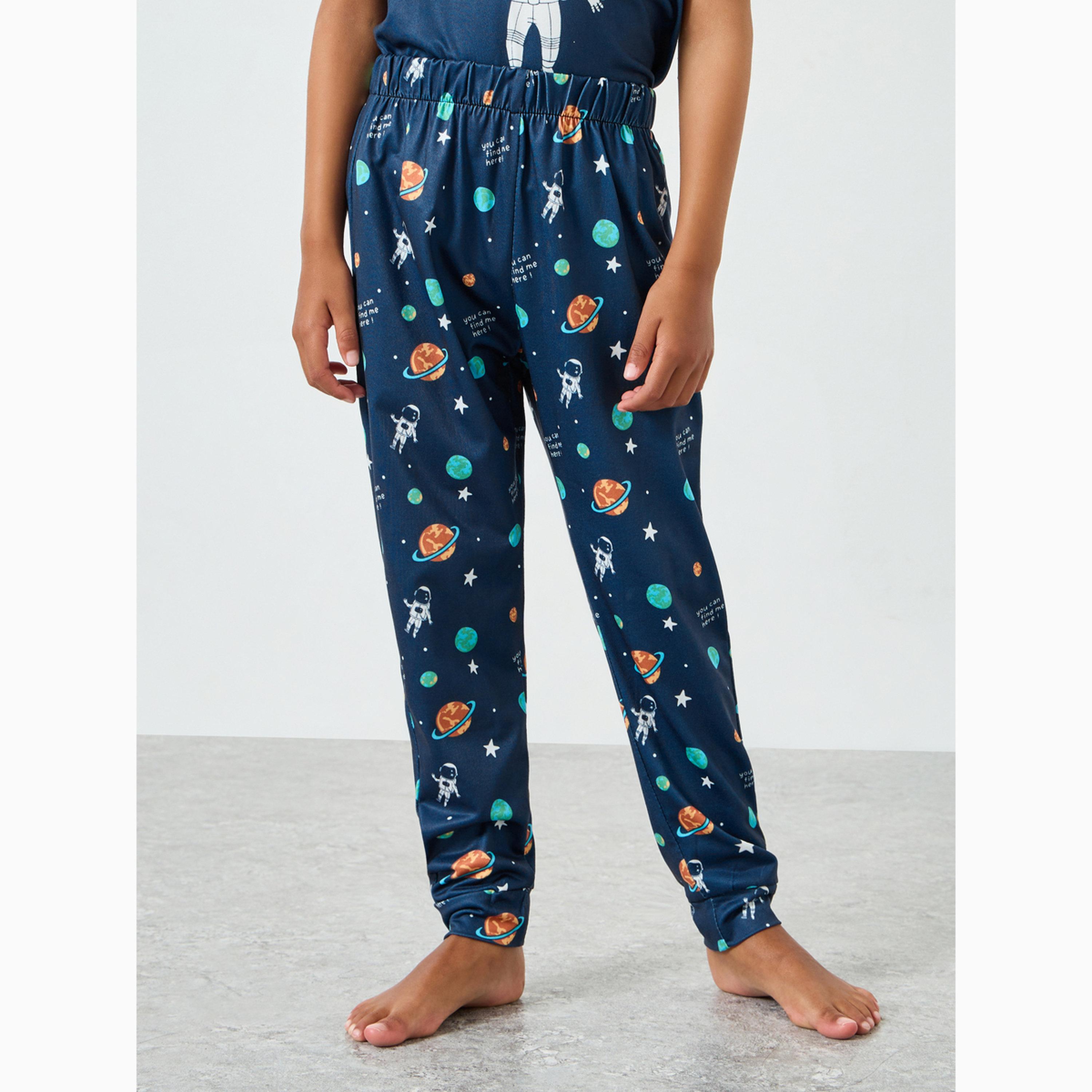 طقم بيجاما من تيشيرت بأكمام قصيرة وطبعة جرافيك للأولاد-boys-clothing-nightwear-image-4