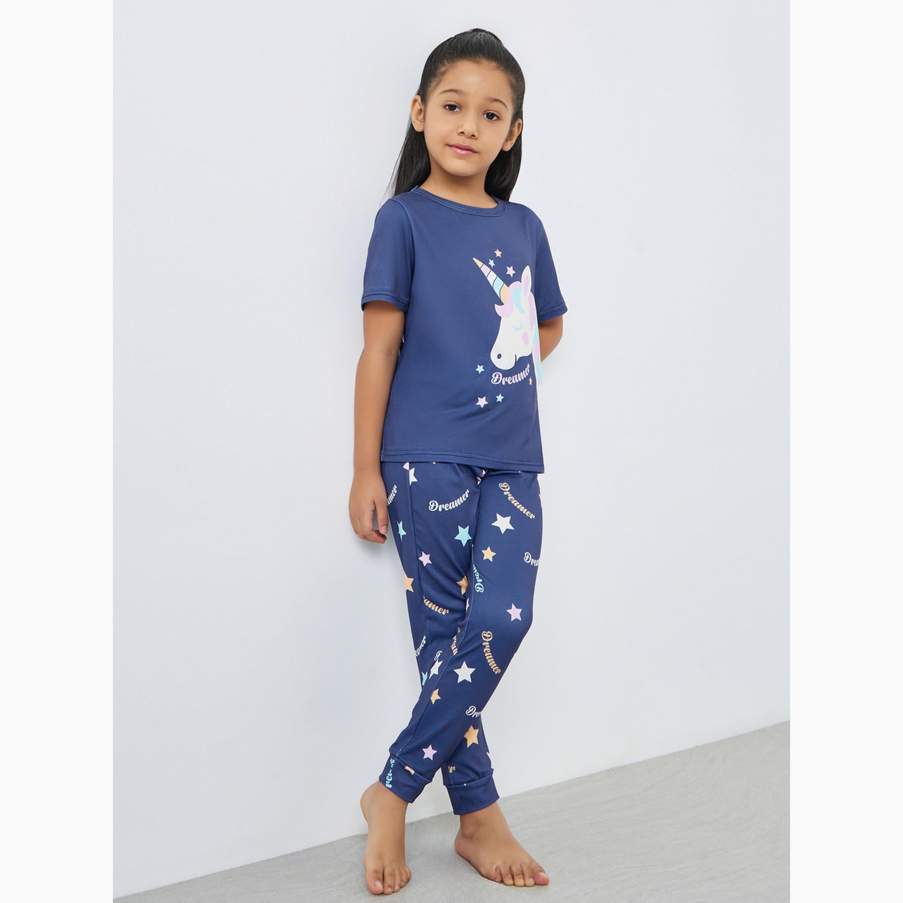 طقم بيجاما من بنطال وتيشيرت بطبعة جرافيك للفتيات-girls-clothing-nightwear-image-1