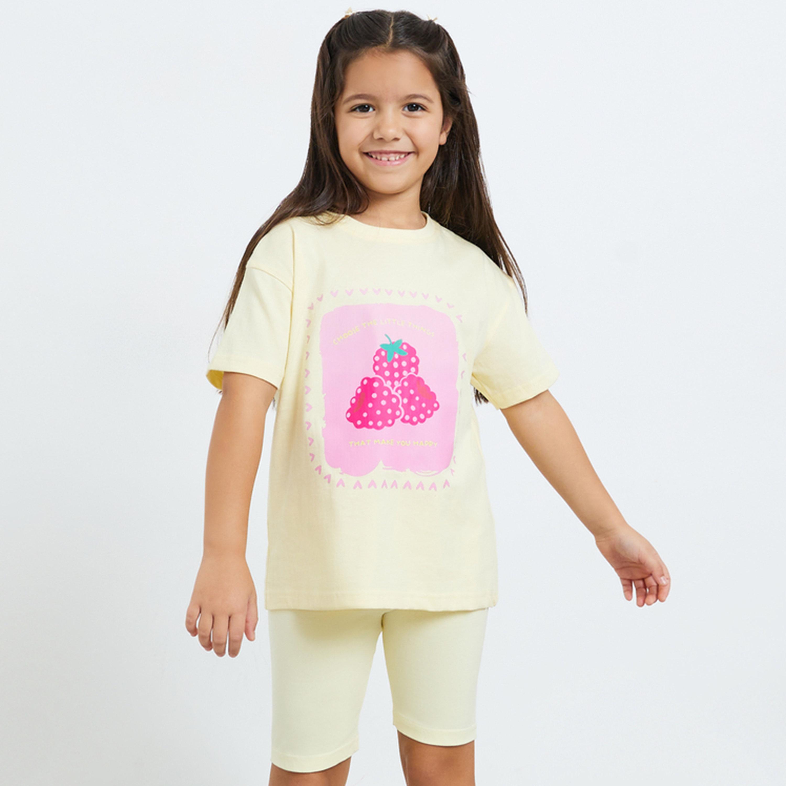 مجموعة من شورت دراجات وتيشيرت بطبعات فراولة للبنات-girls-clothing-setsandcoords-image-1