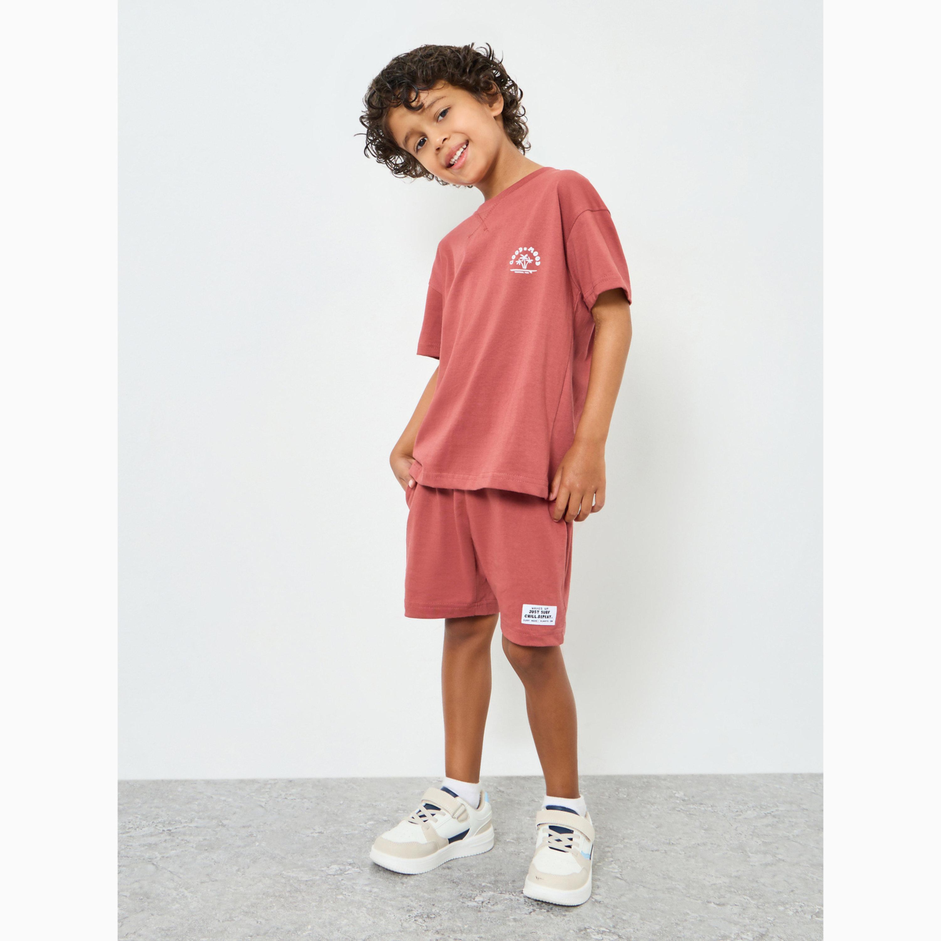 مجموعة من تيشيرت وشورت قطن بطبعات جرافيك للأولاد-boys-clothing-setsandcoords-image-2