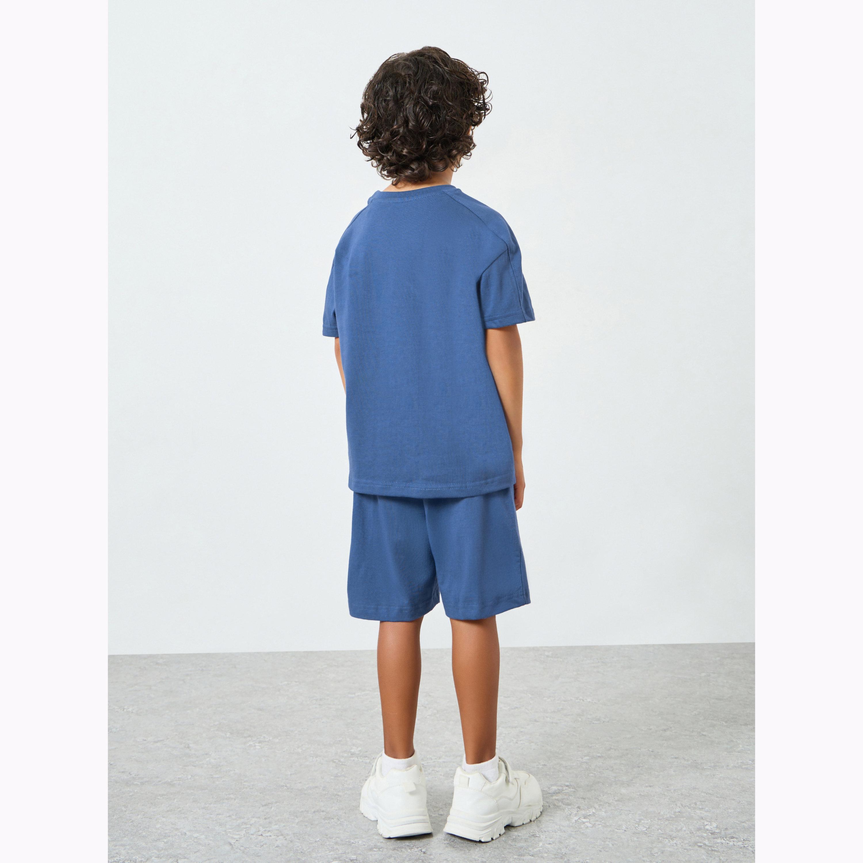 مجموعة من شورت وتيشيرت أوفر سايز مطبوع للأولاد-boys-clothing-setsandcoords-image-3