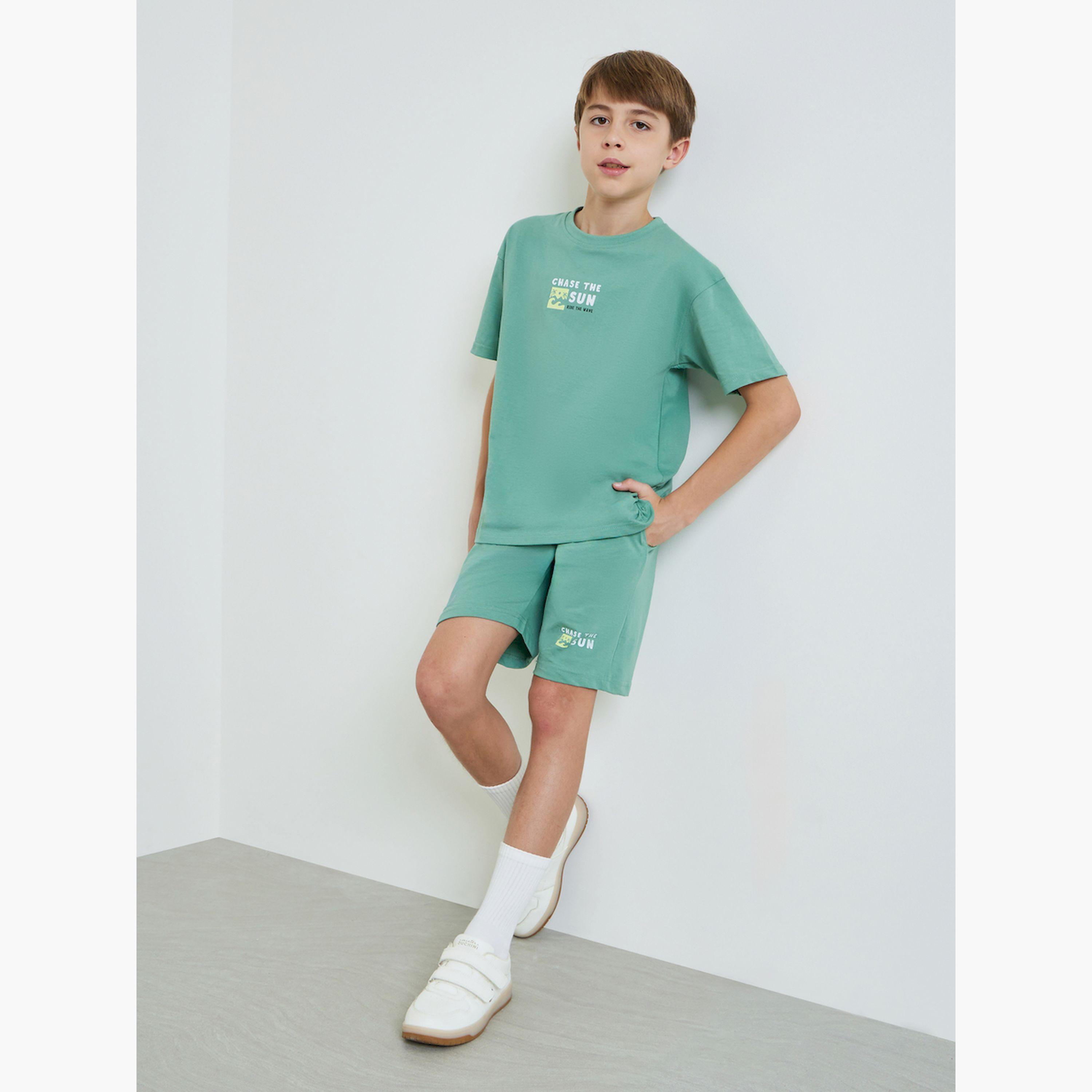مجموعة من شورت وتيشيرت بقصة واسعة جداً للأولاد-boys-clothing-setsandcoords-image-2