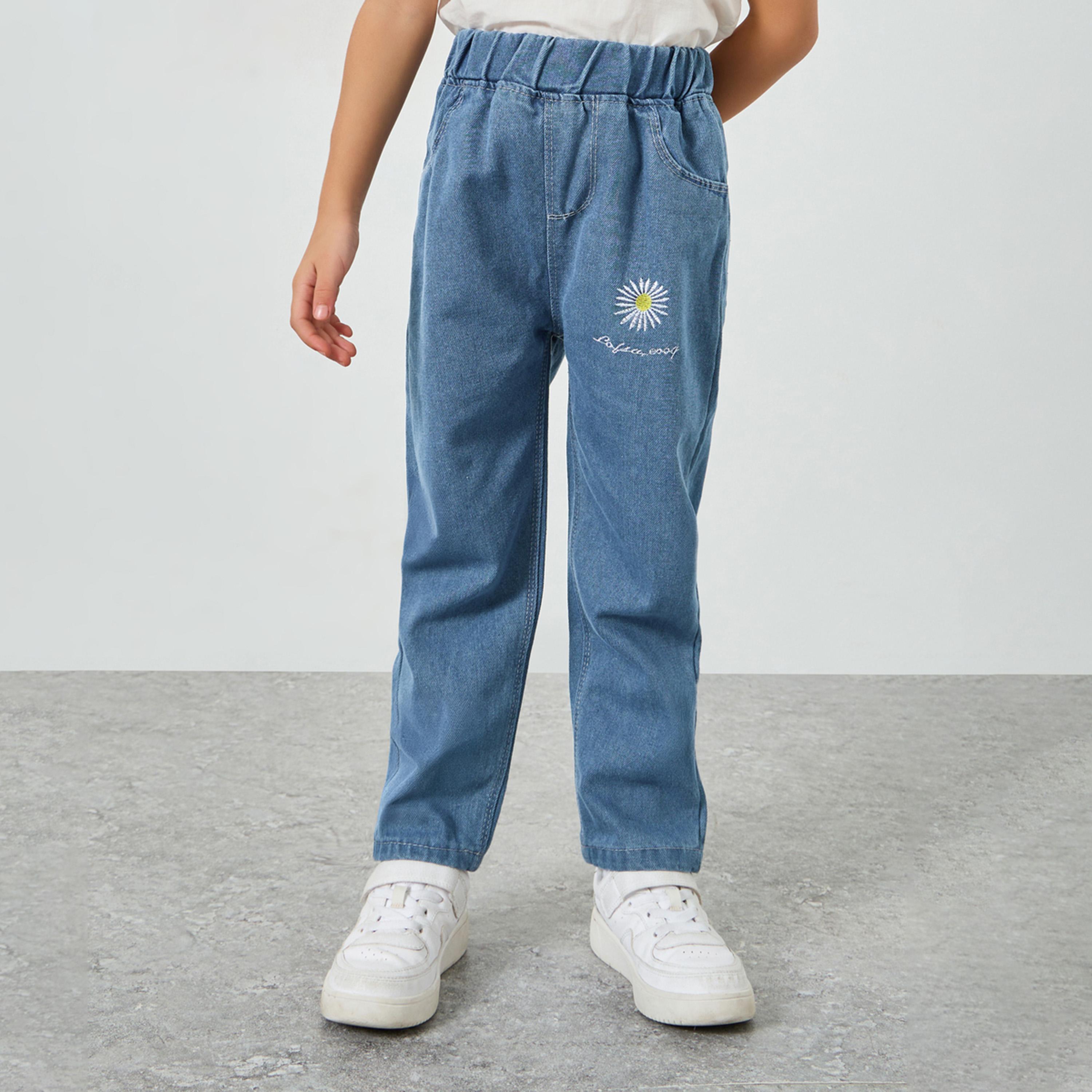 ستايلي - بنطلون جينز سهل الارتداء للبنات الصغيرات بنقشة زهرة الأقحوان-girls-clothing-bottoms-jeansandjeggings-image-1
