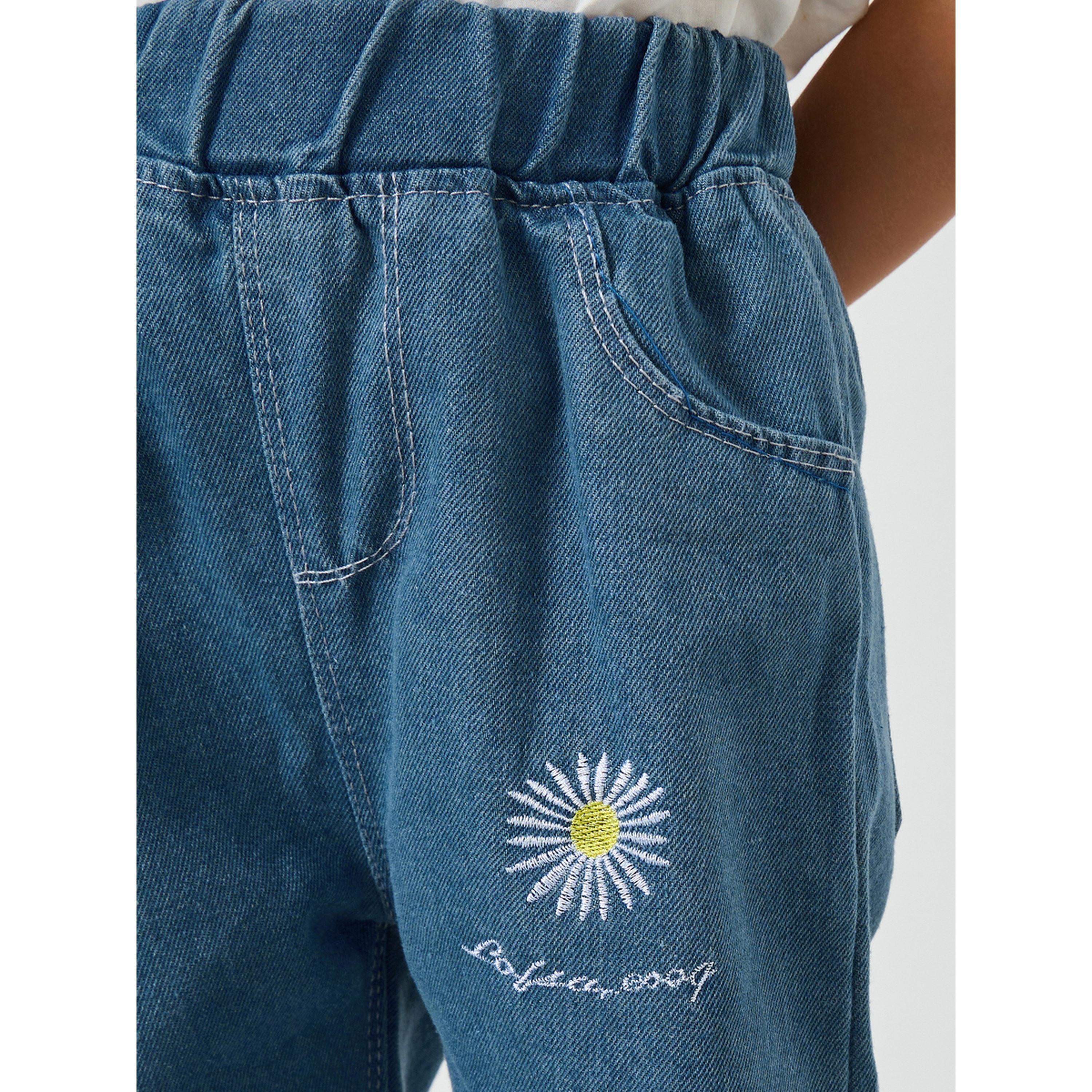 ستايلي - بنطلون جينز سهل الارتداء للبنات الصغيرات بنقشة زهرة الأقحوان-girls-clothing-bottoms-jeansandjeggings-image-3