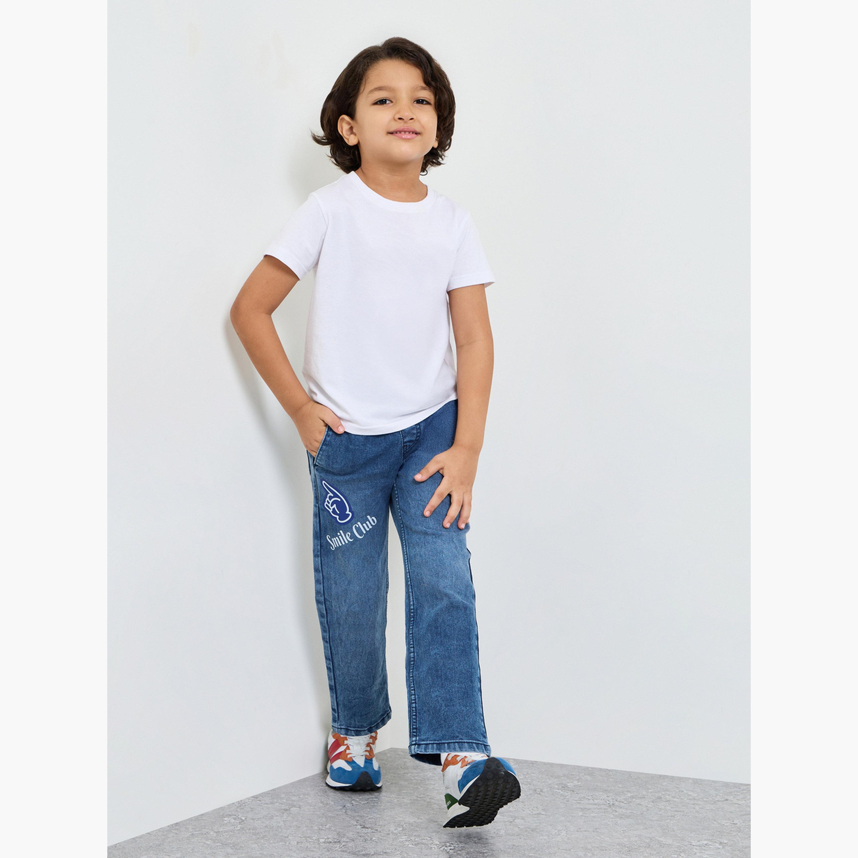 جينز سهل الارتداء بتفاصيل شارة للأولاد-boys-clothing-bottoms-jeans-image-2