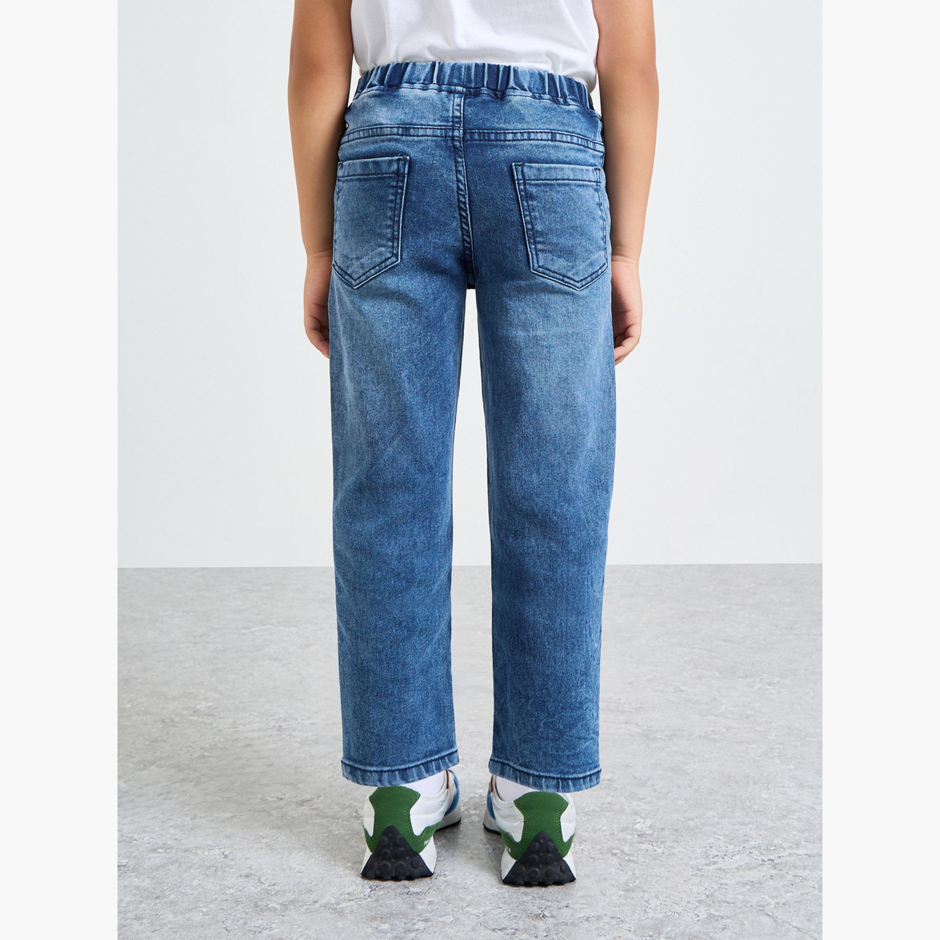 جينز سهل الارتداء بتفاصيل شارة للأولاد-boys-clothing-bottoms-jeans-image-4