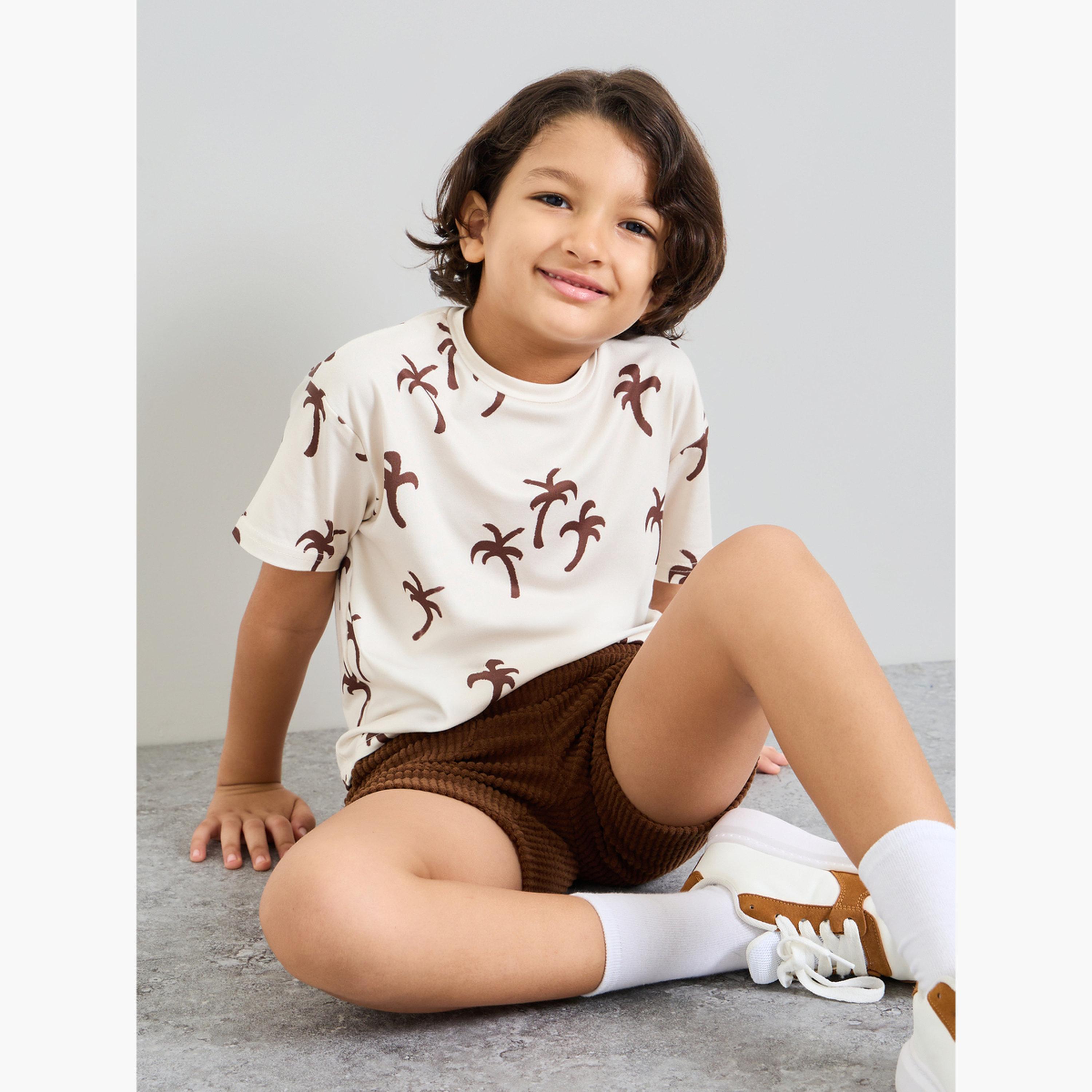 Styli Boys All-Over Palm Print Regular Fit T-Shirt and Textured Knit Shorts Set-boys-clothing-setsandcoords-image-3