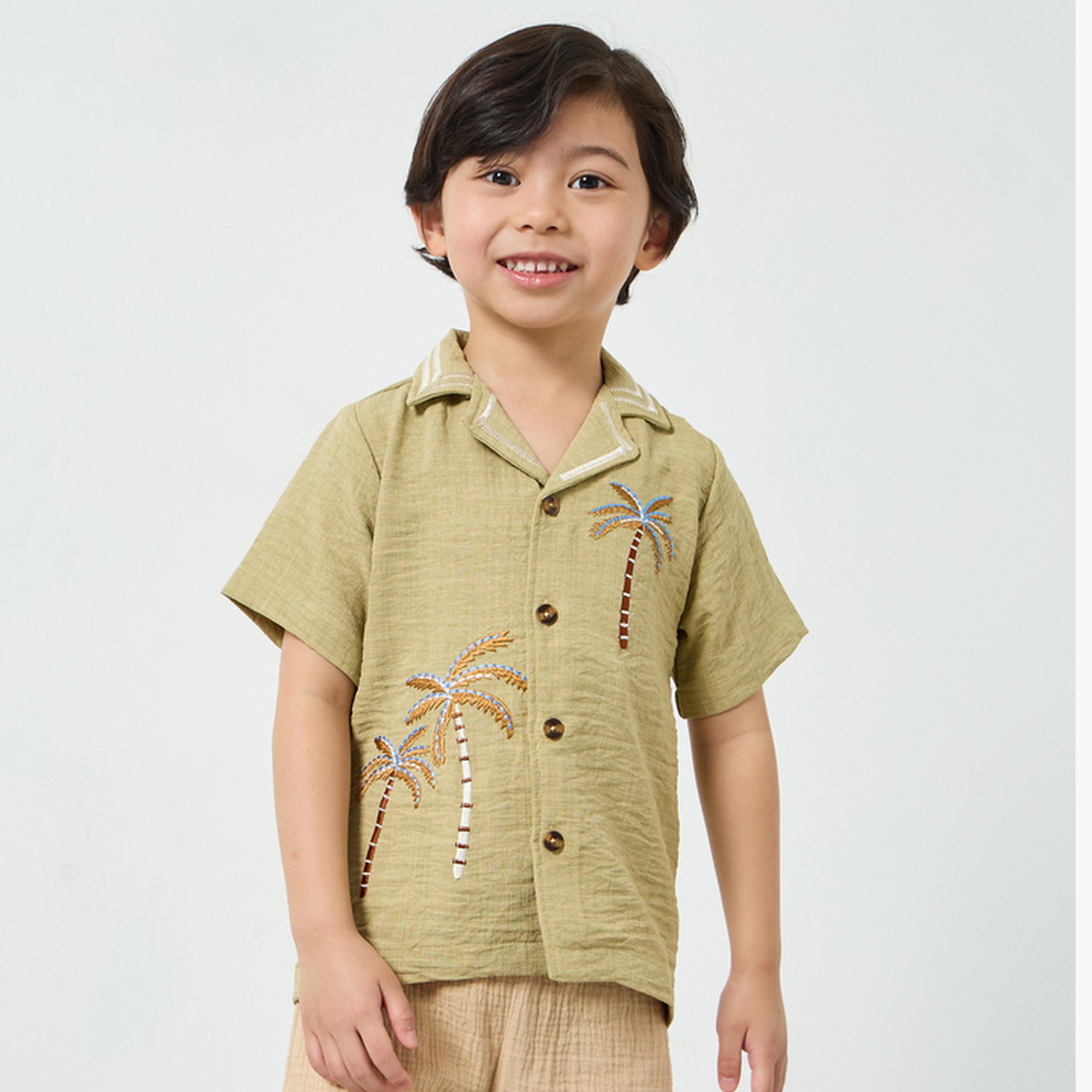 قميص بياقة ريزورت مع تطريز-boys-clothing-shirts-image-1