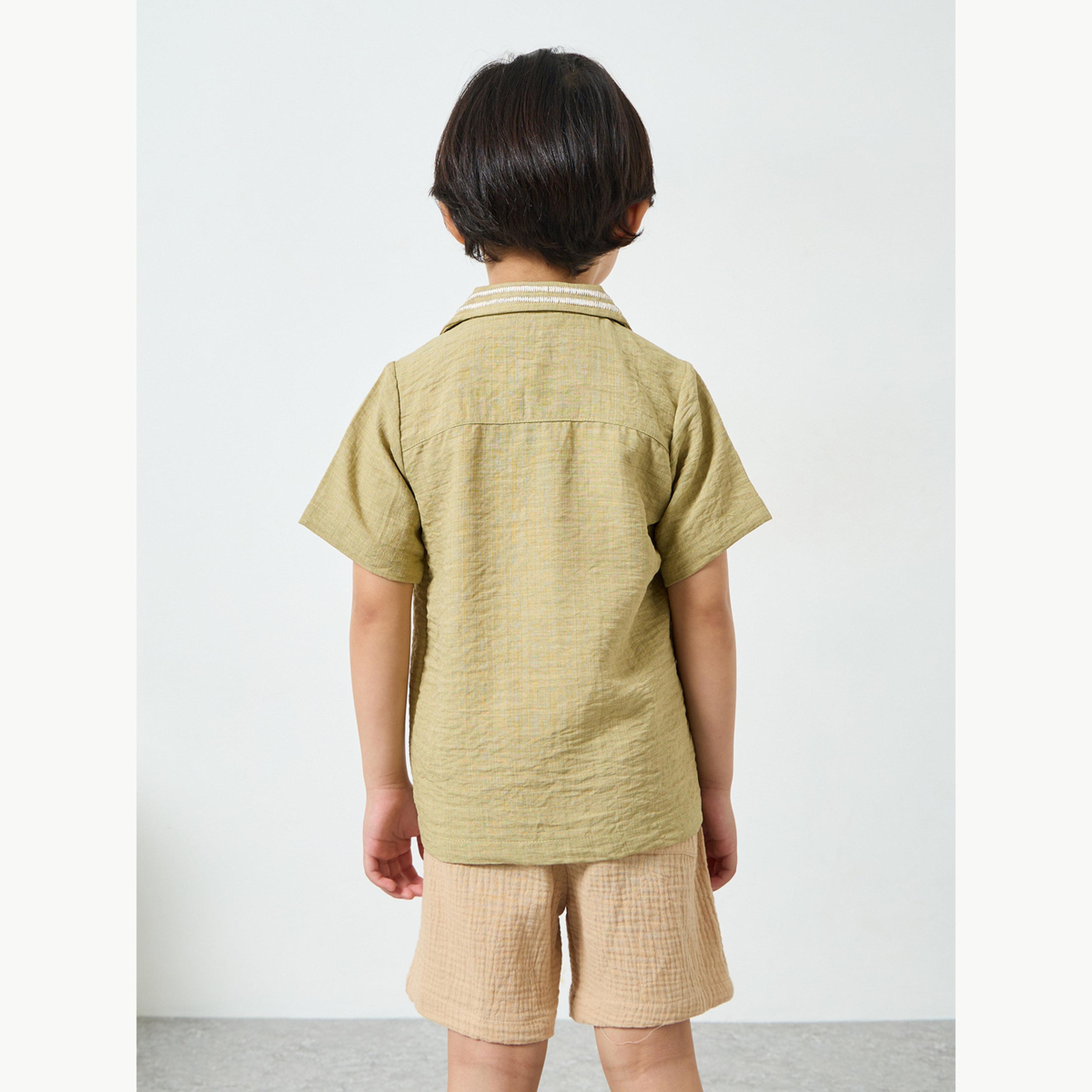 قميص بياقة ريزورت مع تطريز-boys-clothing-shirts-image-4