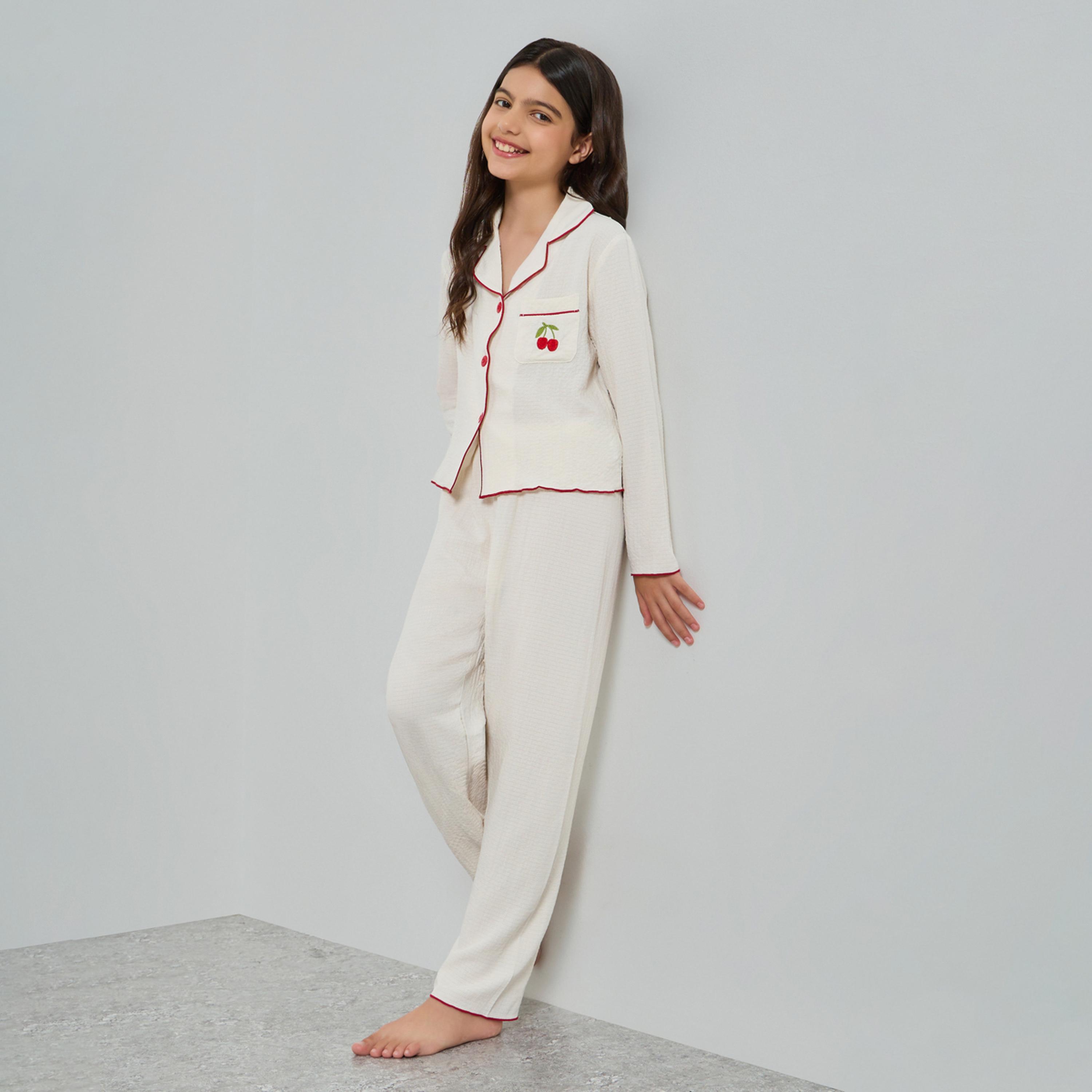 طقم بيجاما من بنطال وبلوزة بأكمام طويلة وتفاصيل بارزة الملمس-girls-clothing-nightwear-image-1