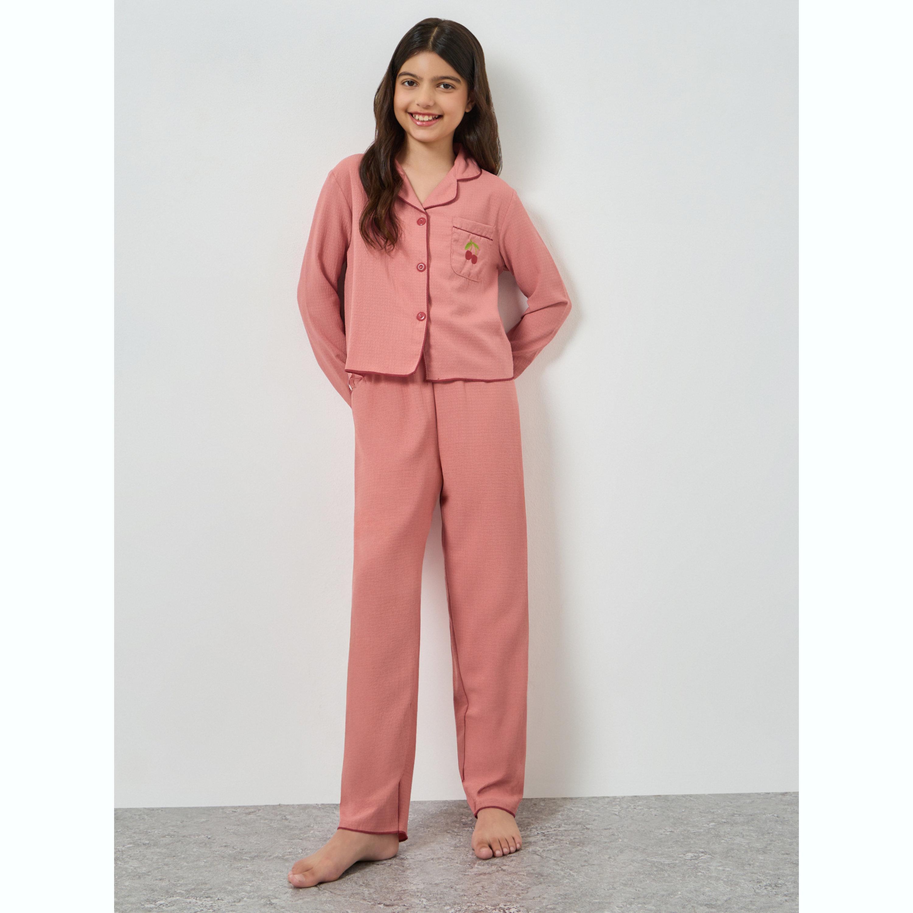 طقم بيجاما من بنطال وبلوزة بأكمام طويلة وتفاصيل بارزة الملمس-girls-clothing-nightwear-image-1