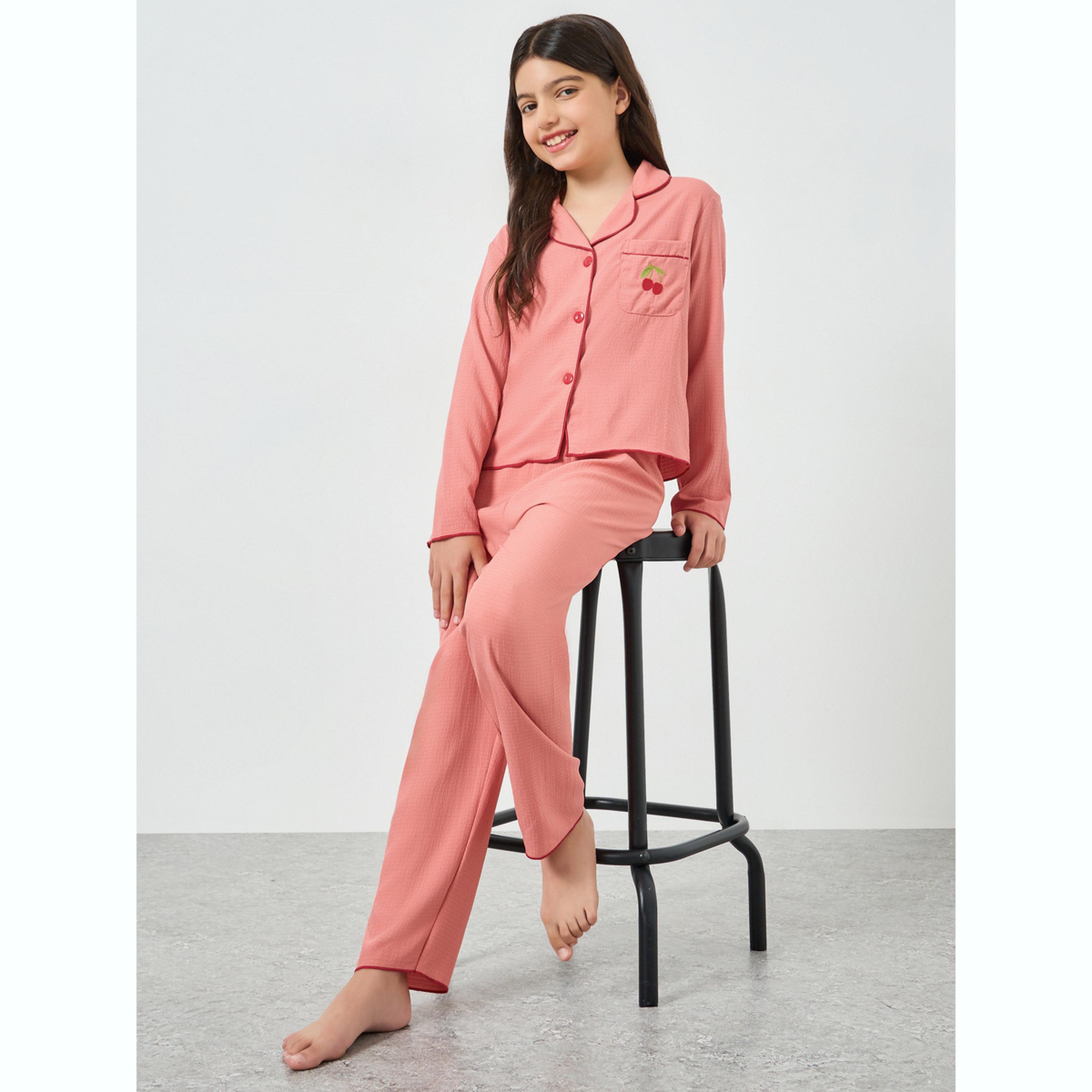 طقم بيجاما من بنطال وبلوزة بأكمام طويلة وتفاصيل بارزة الملمس-girls-clothing-nightwear-image-2