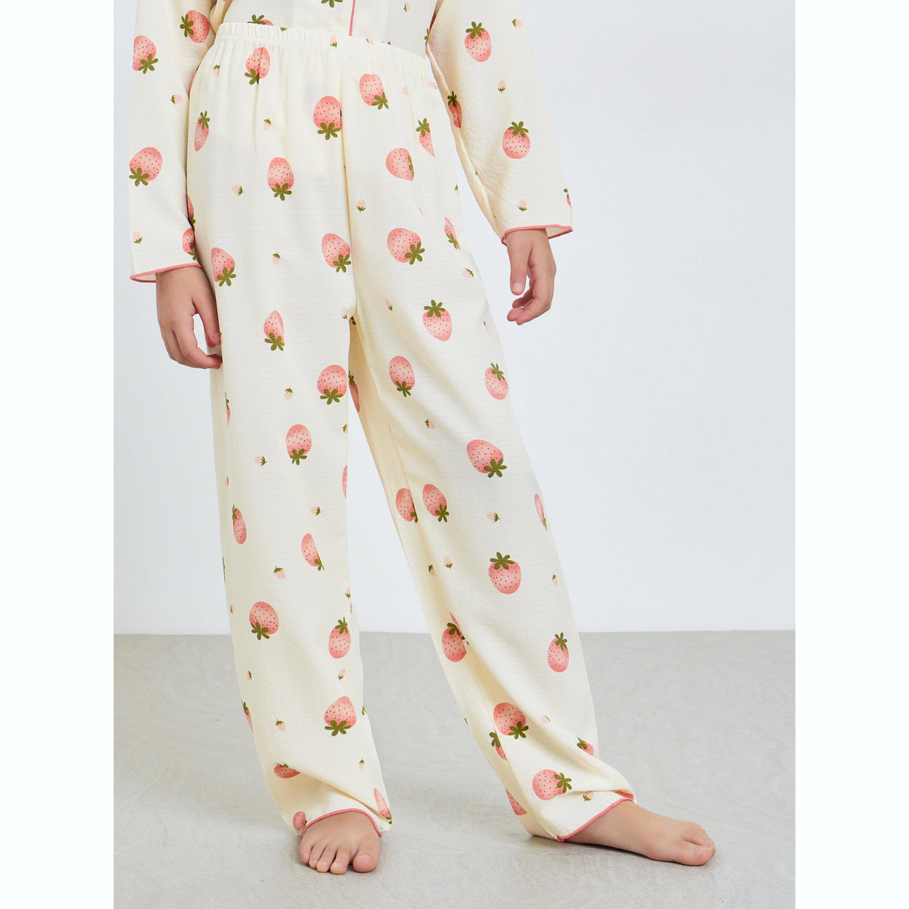 طقم بيجاما من بنطال وبلوزة وطبعة فراولة-girls-clothing-nightwear-image-4