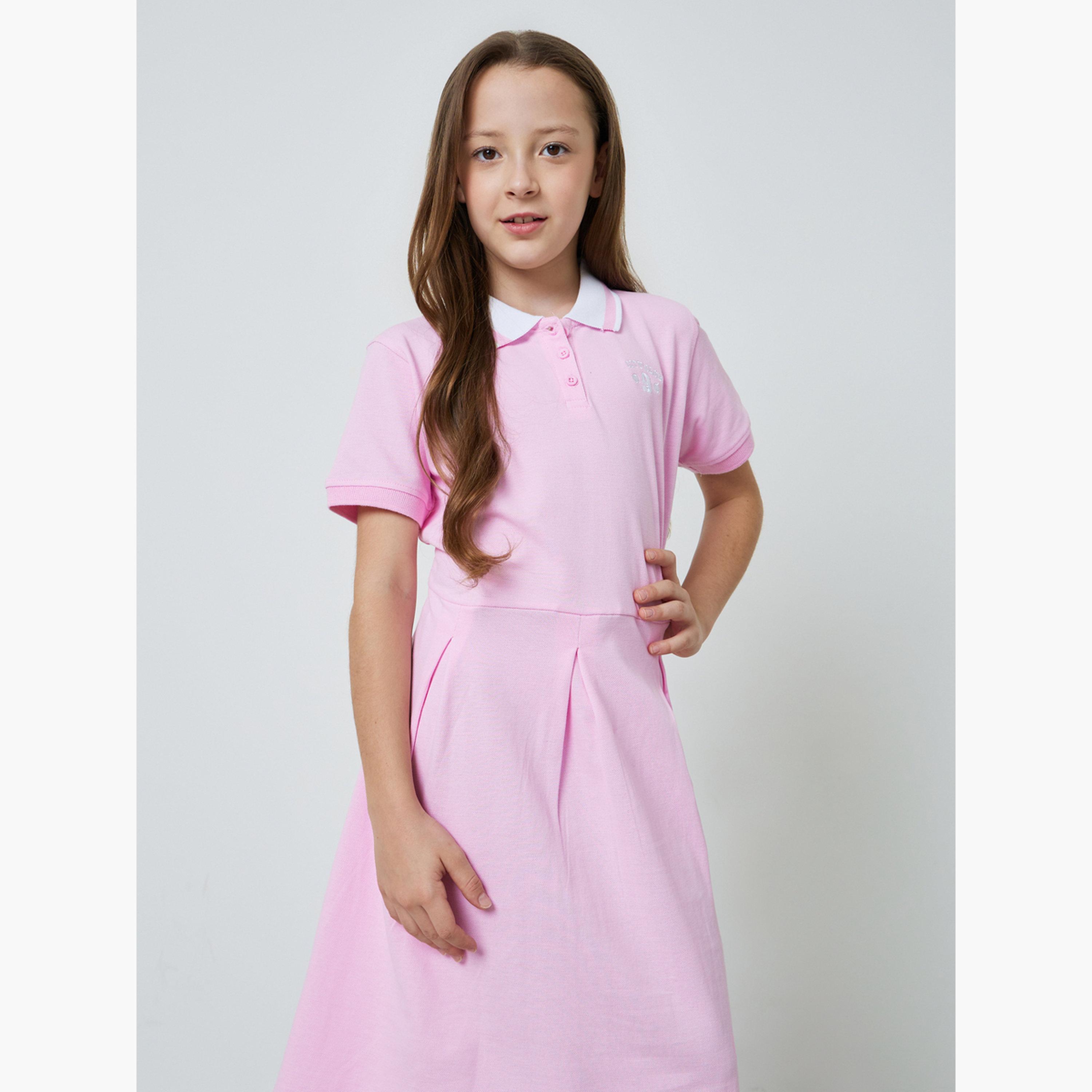 فستان بياقة بولو وتفاصيل صغيرة مُطرّزة-girls-clothing-dressesandjumpsuits-image-3