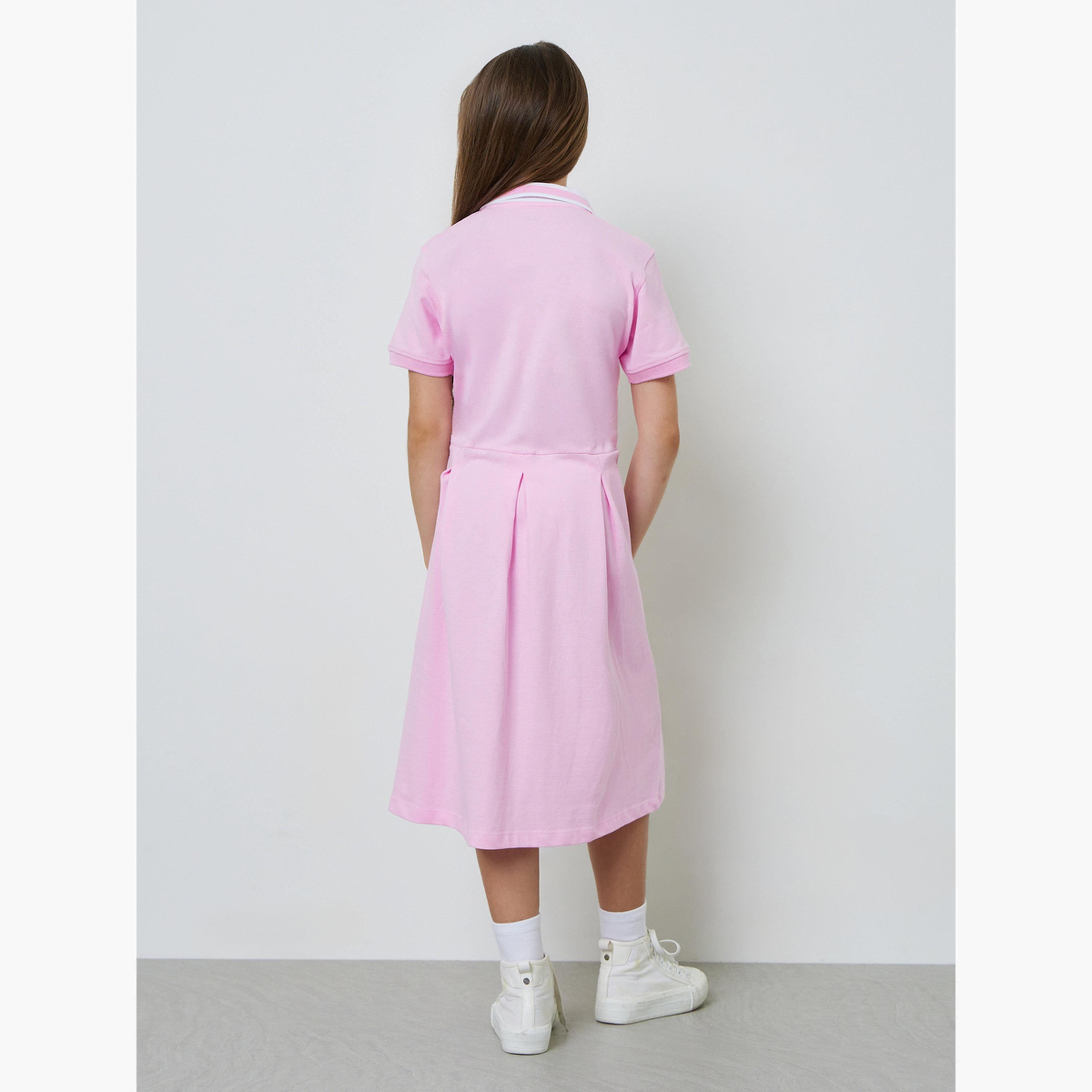 فستان بياقة بولو وتفاصيل صغيرة مُطرّزة-girls-clothing-dressesandjumpsuits-image-4