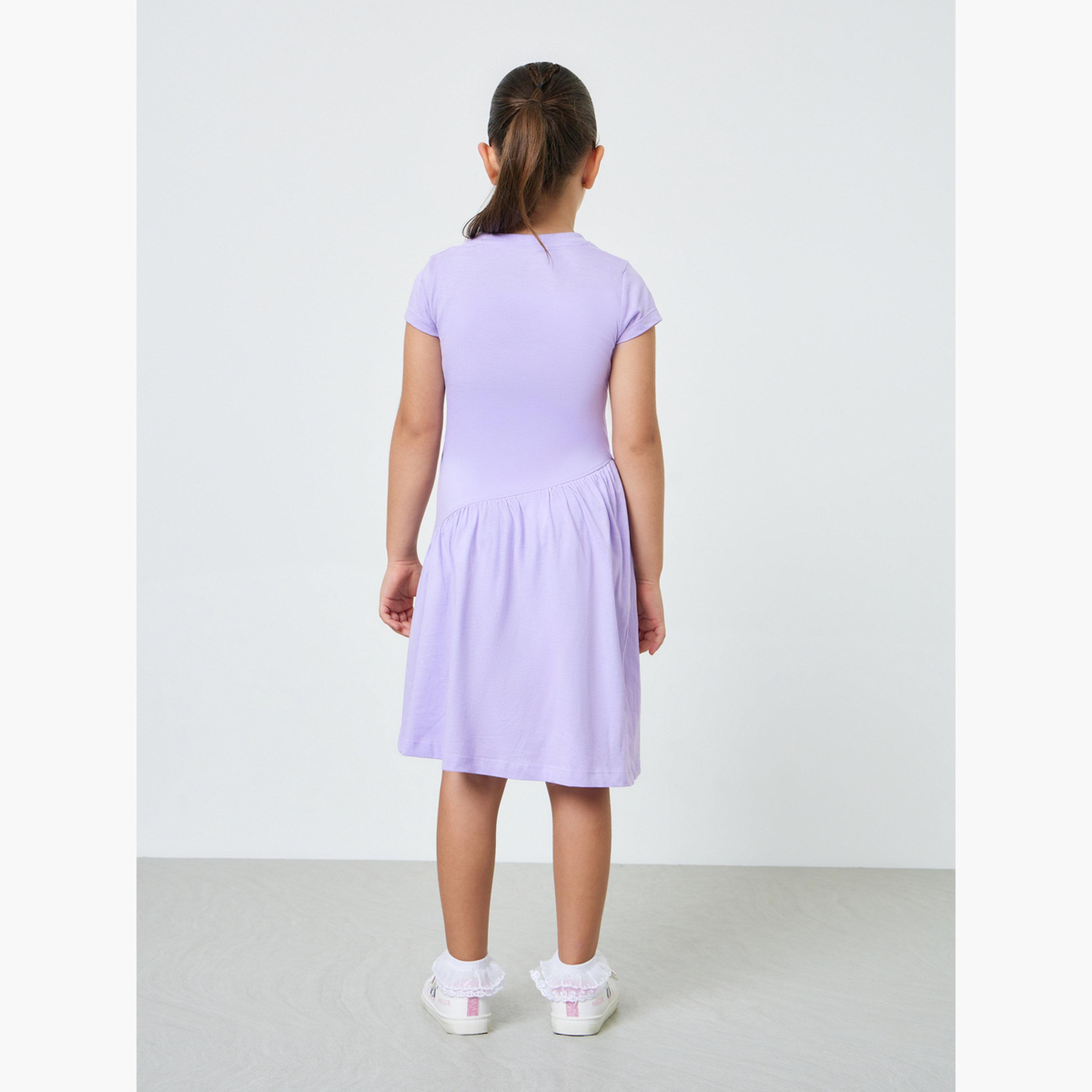 فستان تيشيرت بطبعة كتابة وياقة دائرية-girls-clothing-dressesandjumpsuits-image-3