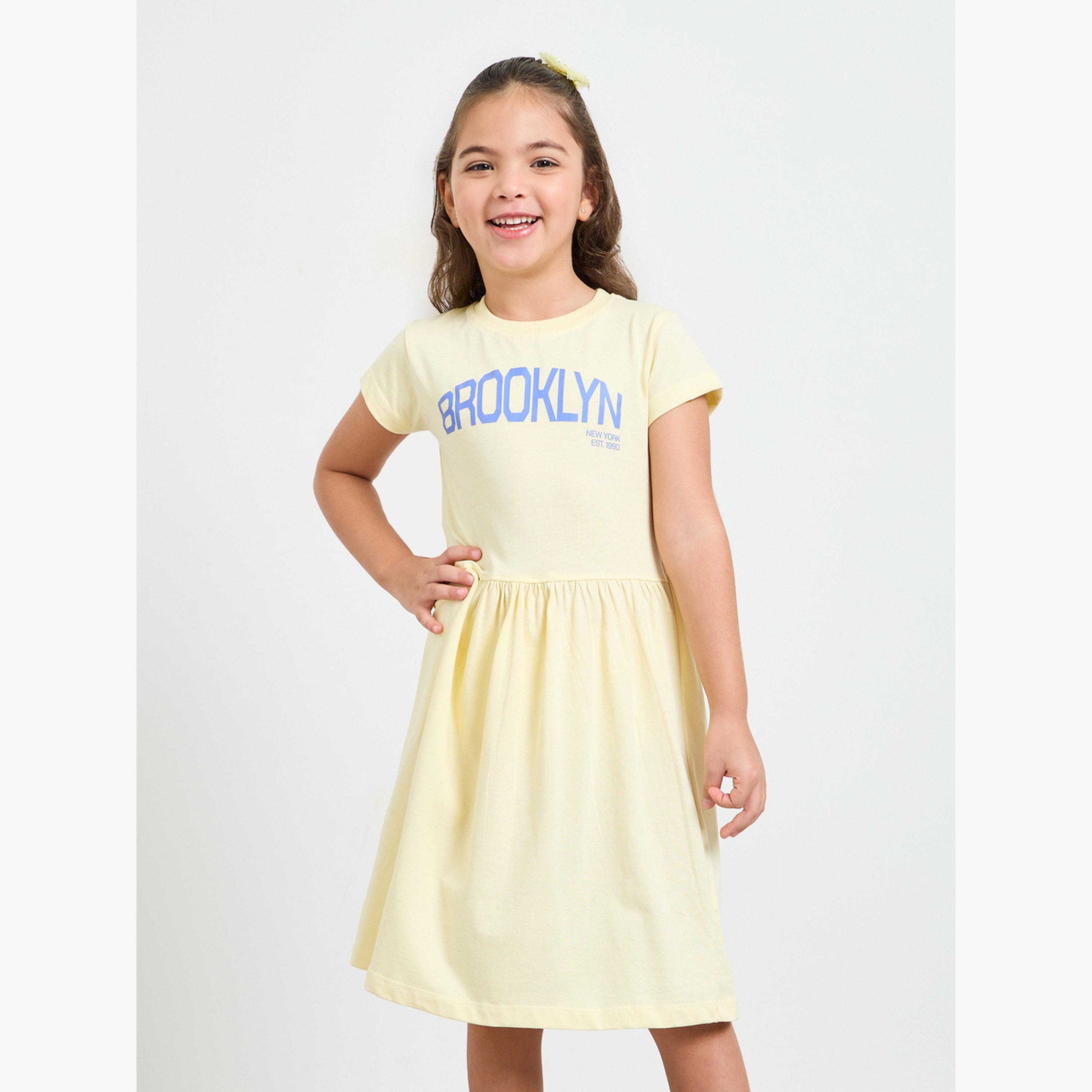 فستان تيشيرت بياقة دائرية وطبعة كتابة للبنات-girls-clothing-dressesandjumpsuits-image-1