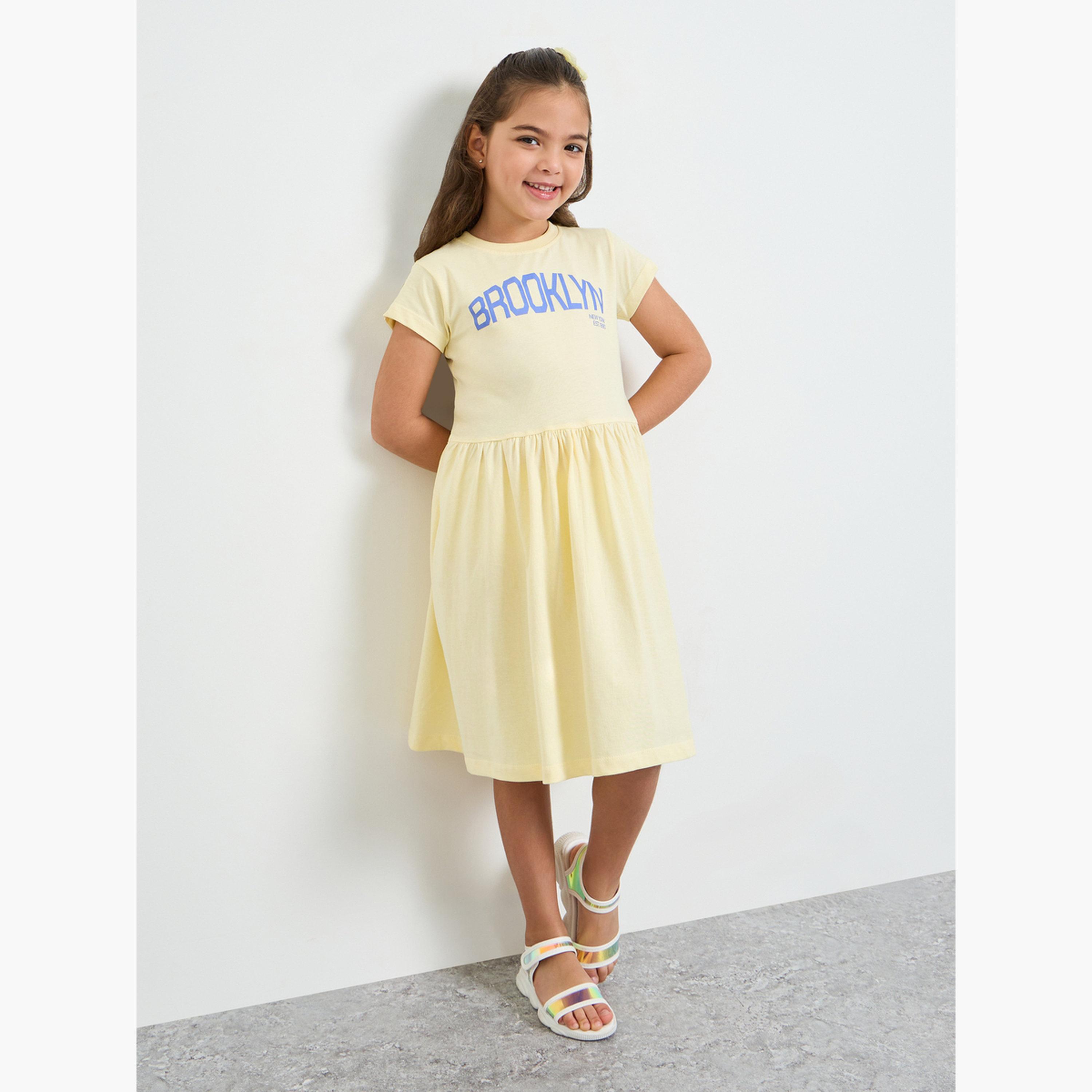 فستان تيشيرت بياقة دائرية وطبعة كتابة للبنات-girls-clothing-dressesandjumpsuits-image-2