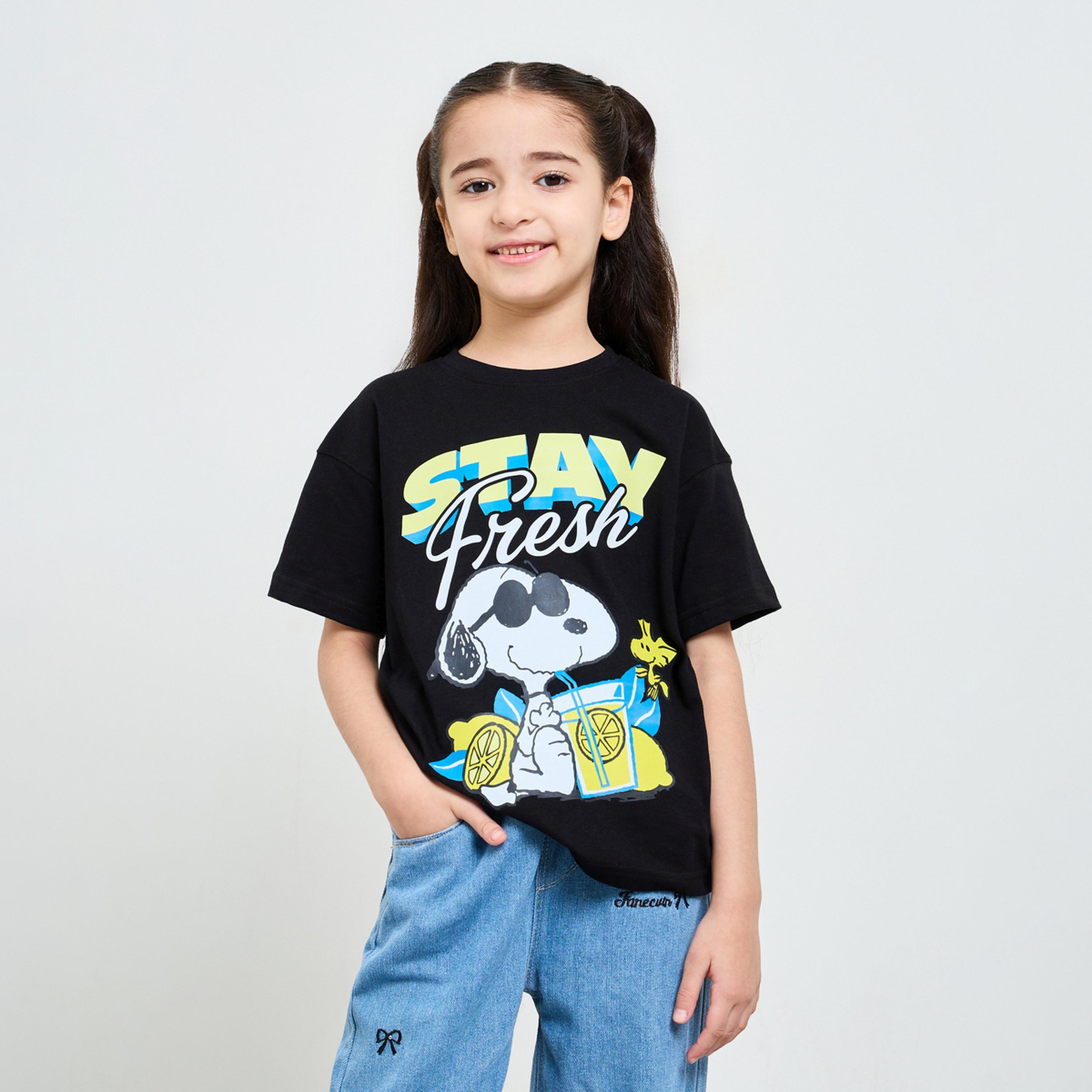 تيشيرت واسع بأكمام قصيرة وطبعة سنوبي للبنات-girls-clothing-tshirts-image-1