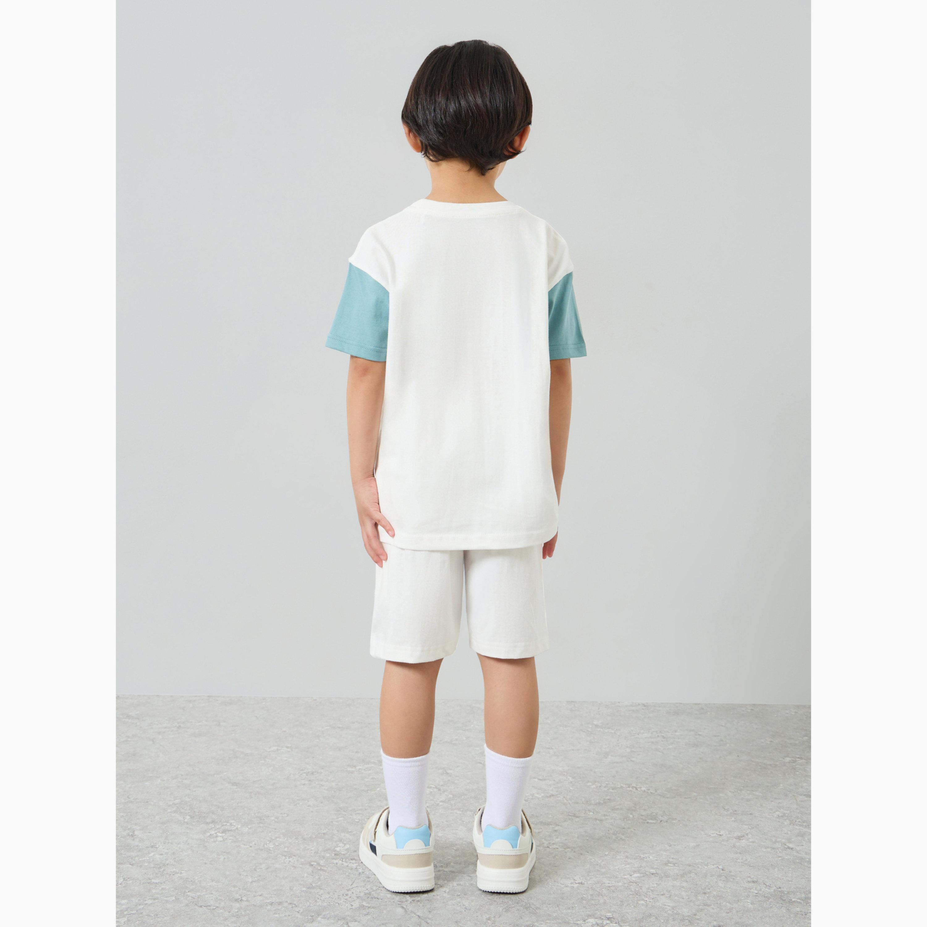 طقم للأولاد تي شيرت بقصة فضفاضة وأكتاف منسدلة مع شورت-boys-clothing-setsandcoords-image-4