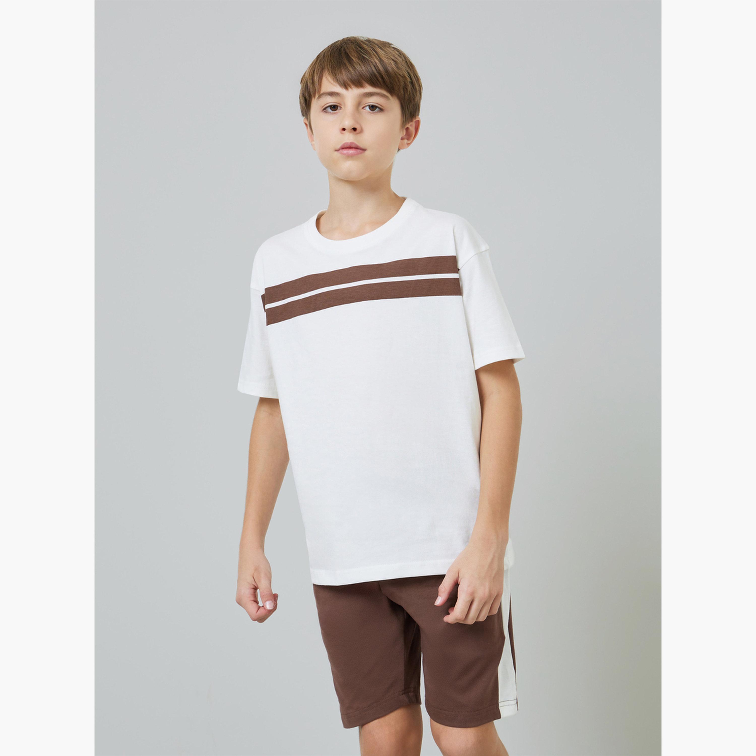 مجموعة من شورت وتيشيرت واسع مخطط للأولاد-boys-clothing-setsandcoords-image-1
