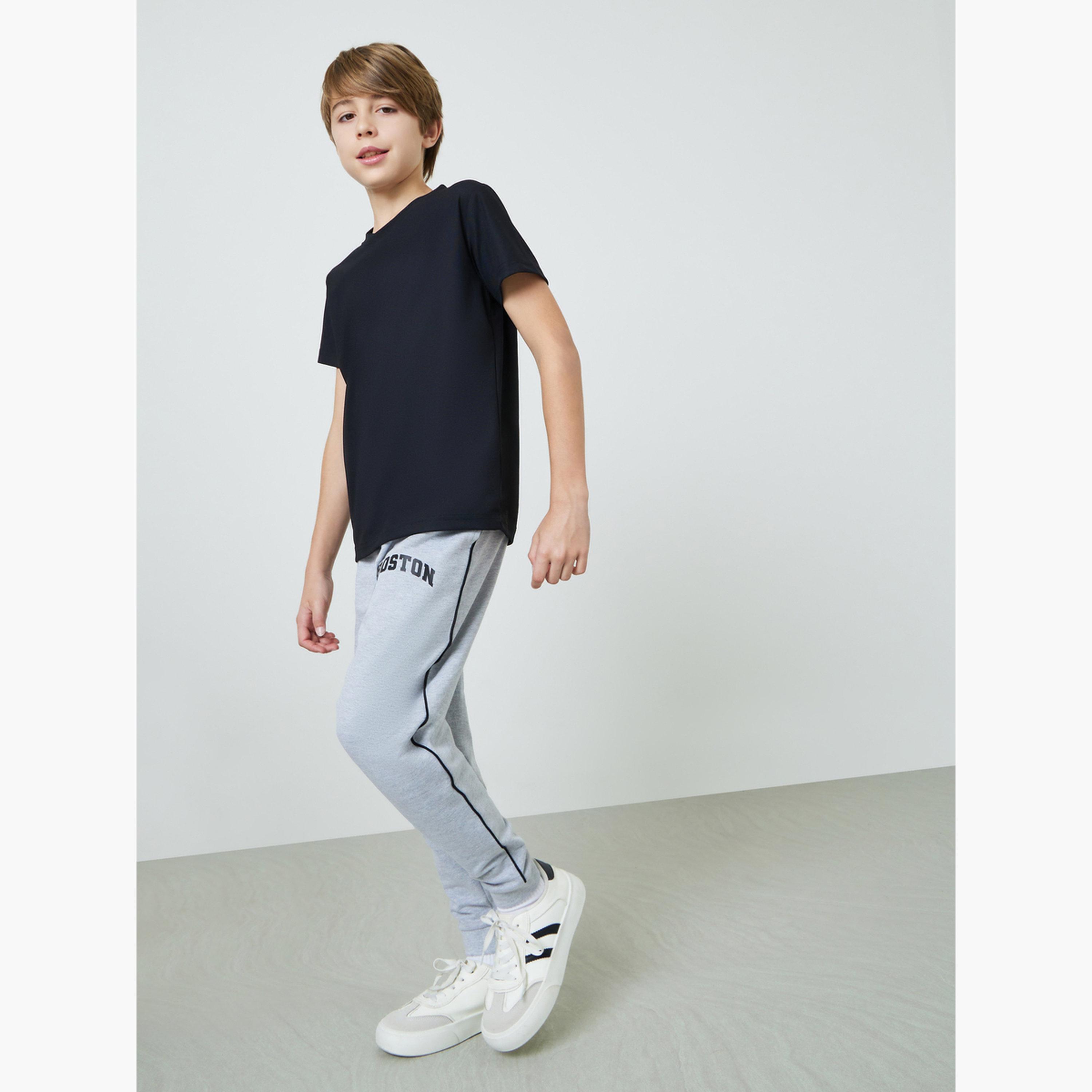 جوغر بتفاصيل بارزة وطبعة كتابة-boys-clothing-bottoms-joggersandtrackpants-image-2
