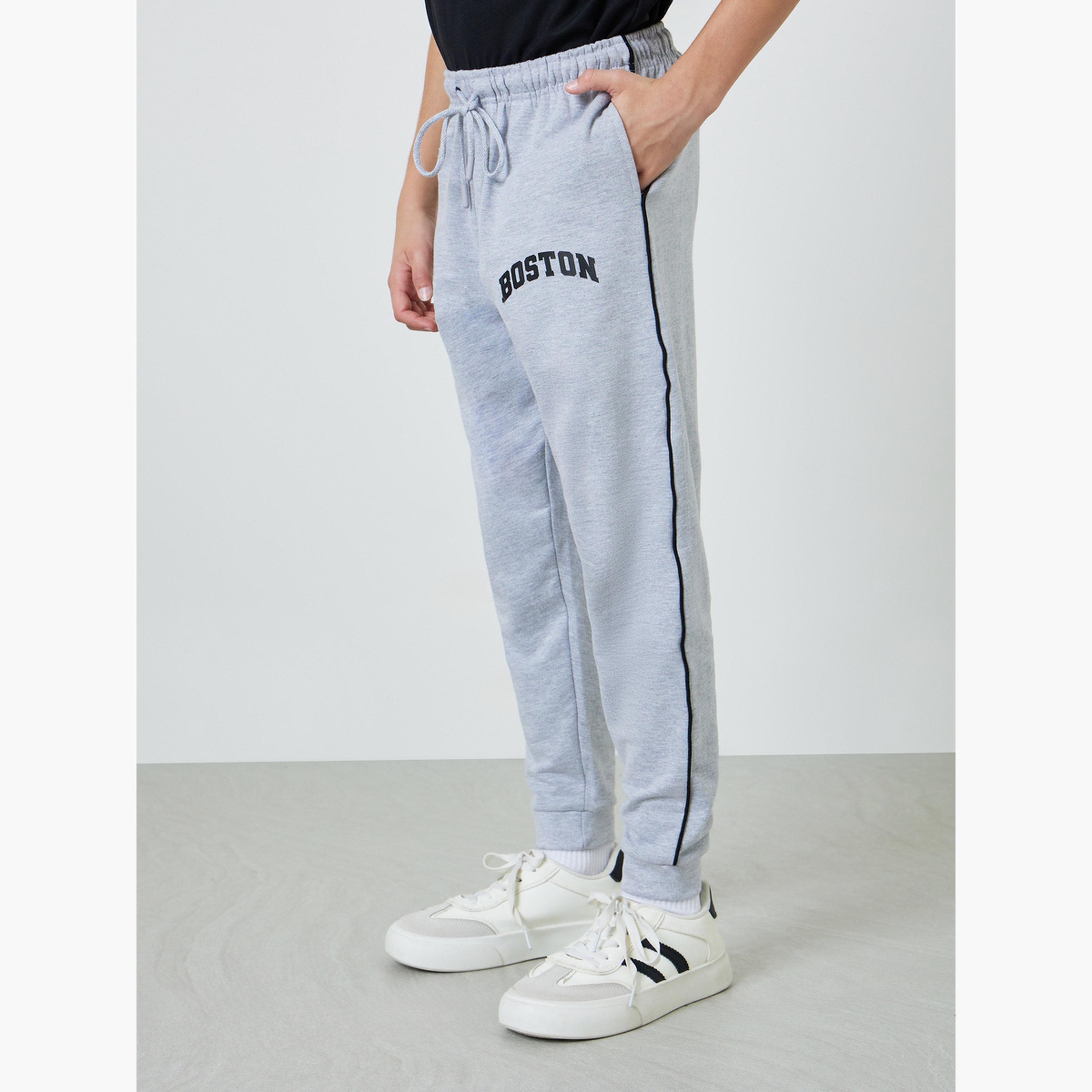 جوغر بتفاصيل بارزة وطبعة كتابة-boys-clothing-bottoms-joggersandtrackpants-image-3