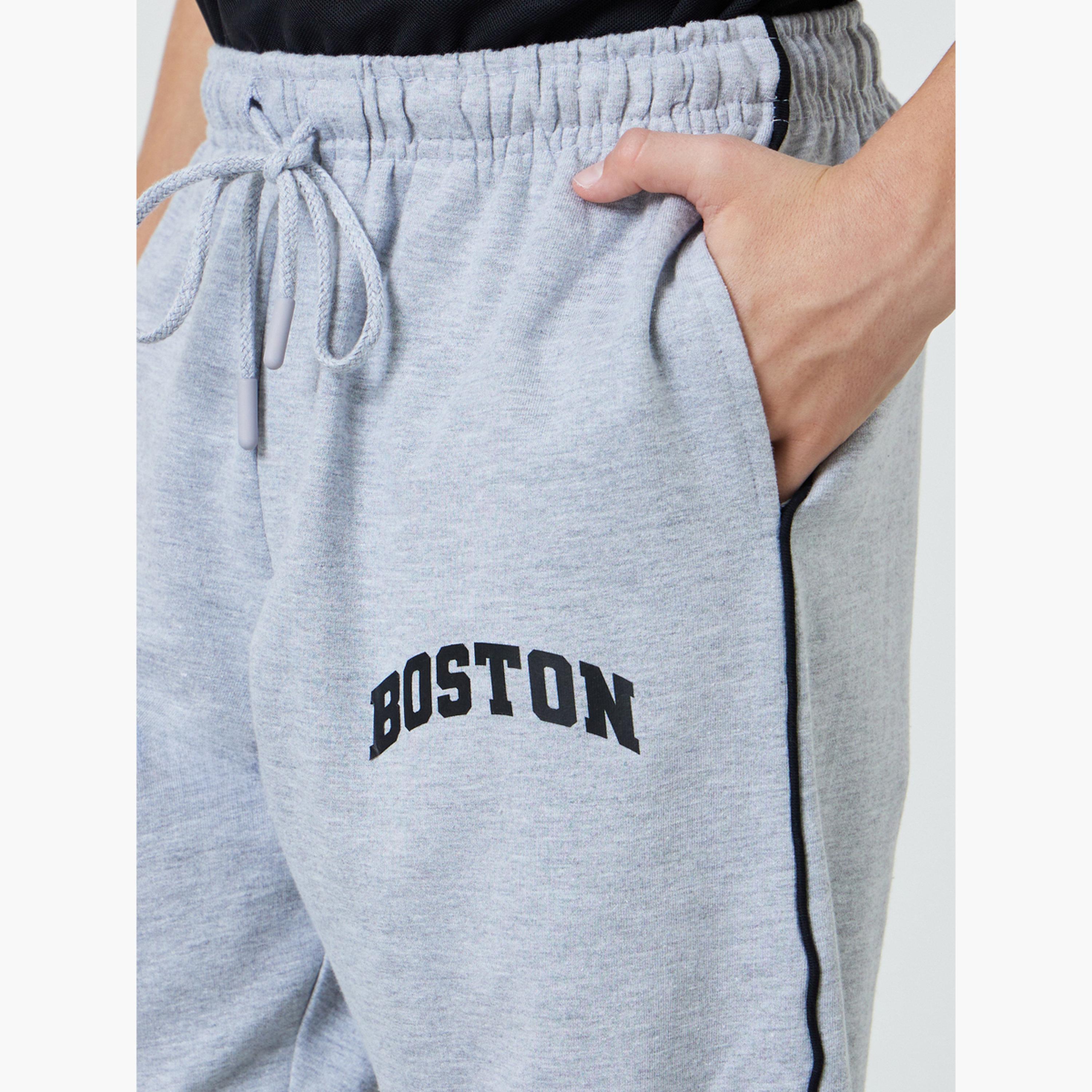 جوغر بتفاصيل بارزة وطبعة كتابة-boys-clothing-bottoms-joggersandtrackpants-image-4