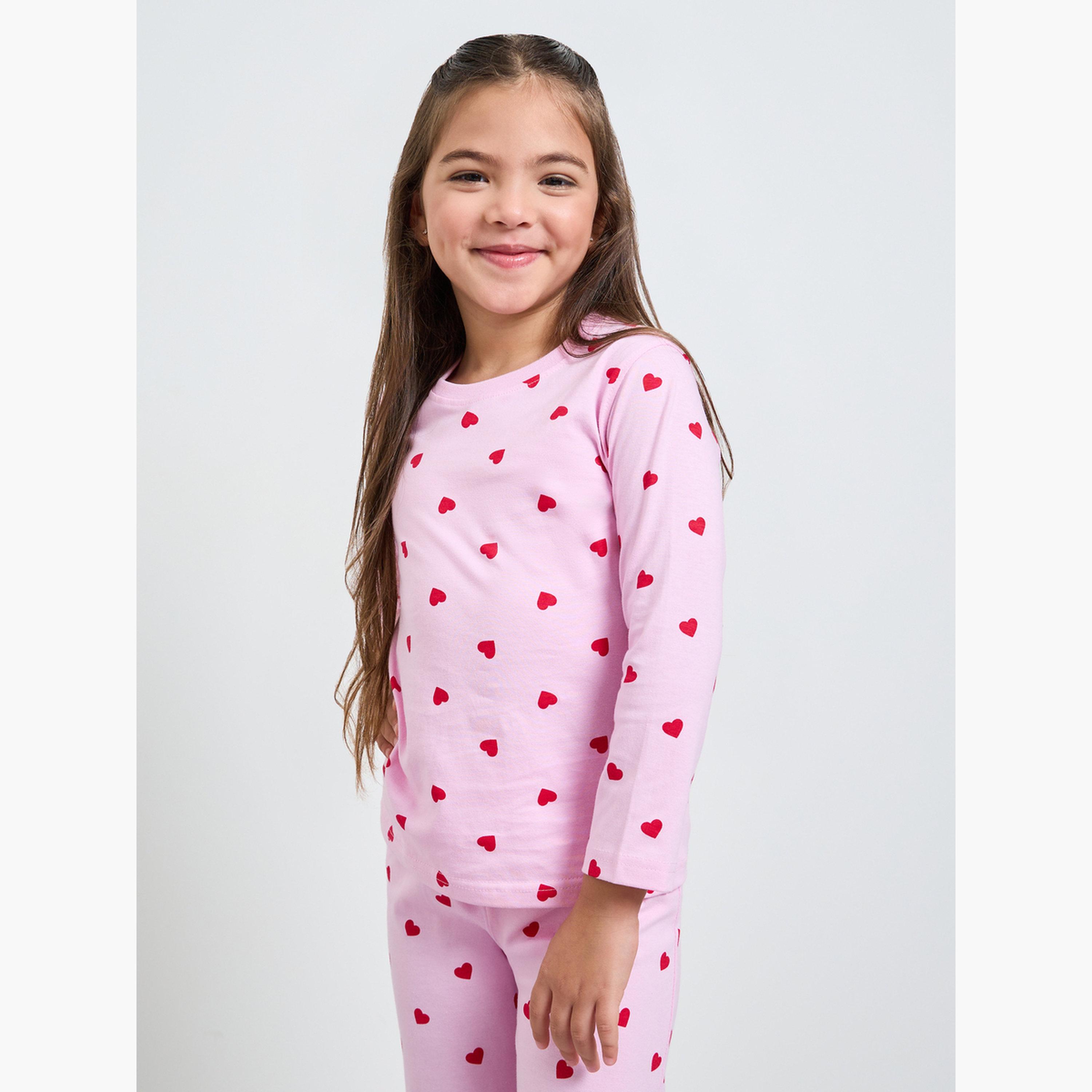 طقم بيجاما من بنطال وتيشيرت قطن بطبعة قلوب للبنات-girls-clothing-nightwear-image-2