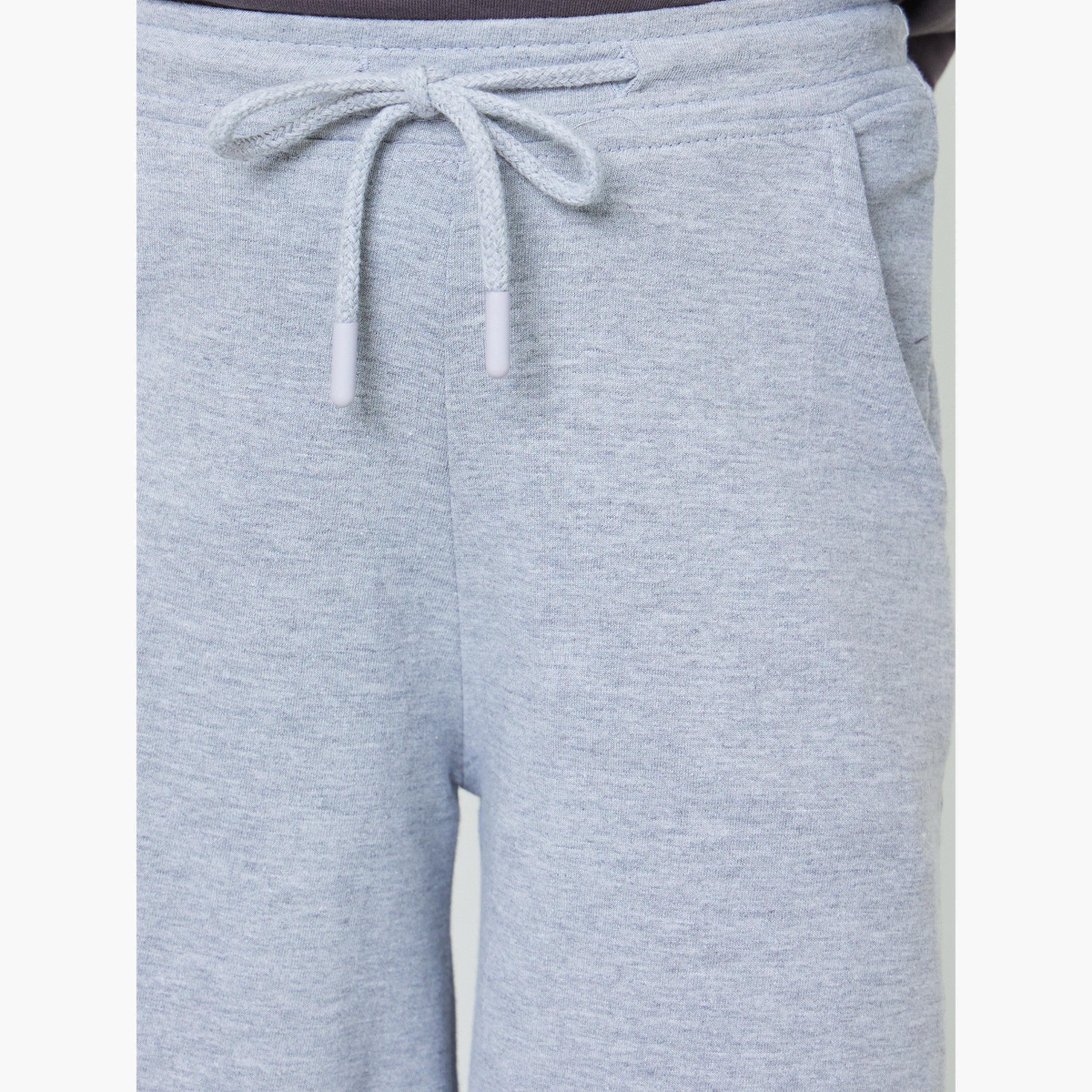 ستايلي - بنطال رياضي قصير واسع الساقين من القطن الرمادي للبنات-girls-clothing-bottoms-joggersandtrackpants-image-3