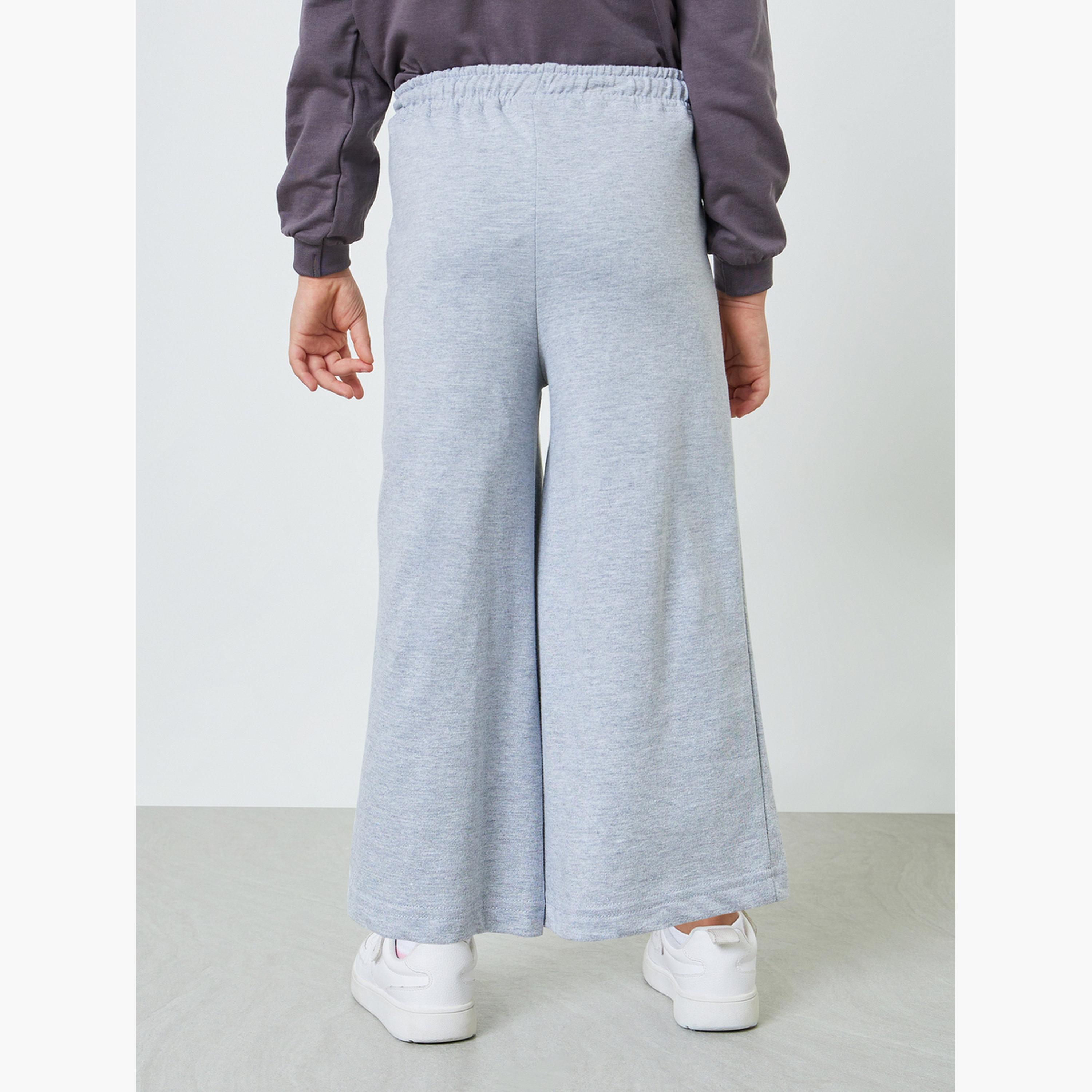 ستايلي - بنطال رياضي قصير واسع الساقين من القطن الرمادي للبنات-girls-clothing-bottoms-joggersandtrackpants-image-4
