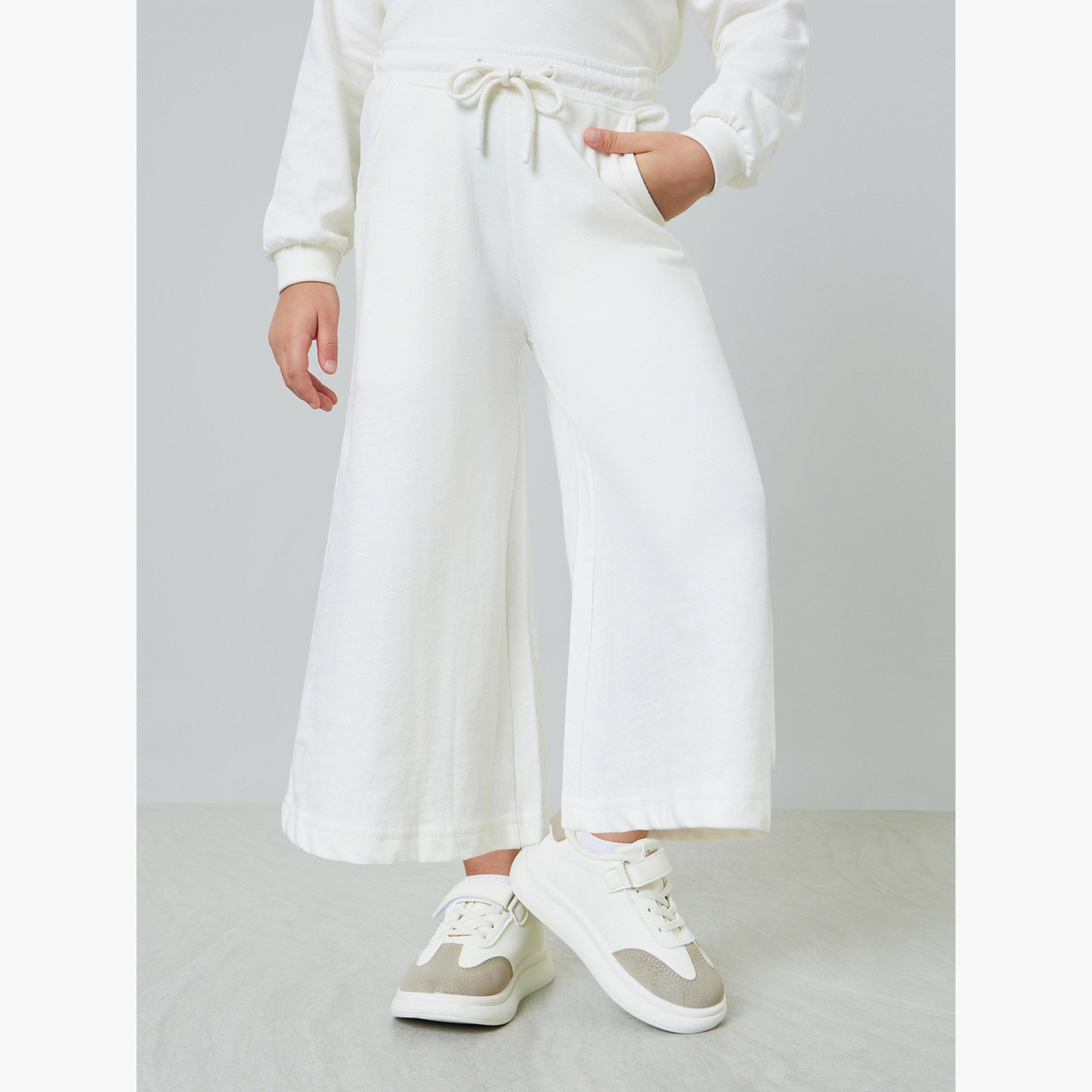 ستايلي - بنطال رياضي قصير واسع الساقين للبنات من القطن الأبيض-girls-clothing-bottoms-joggersandtrackpants-image-1