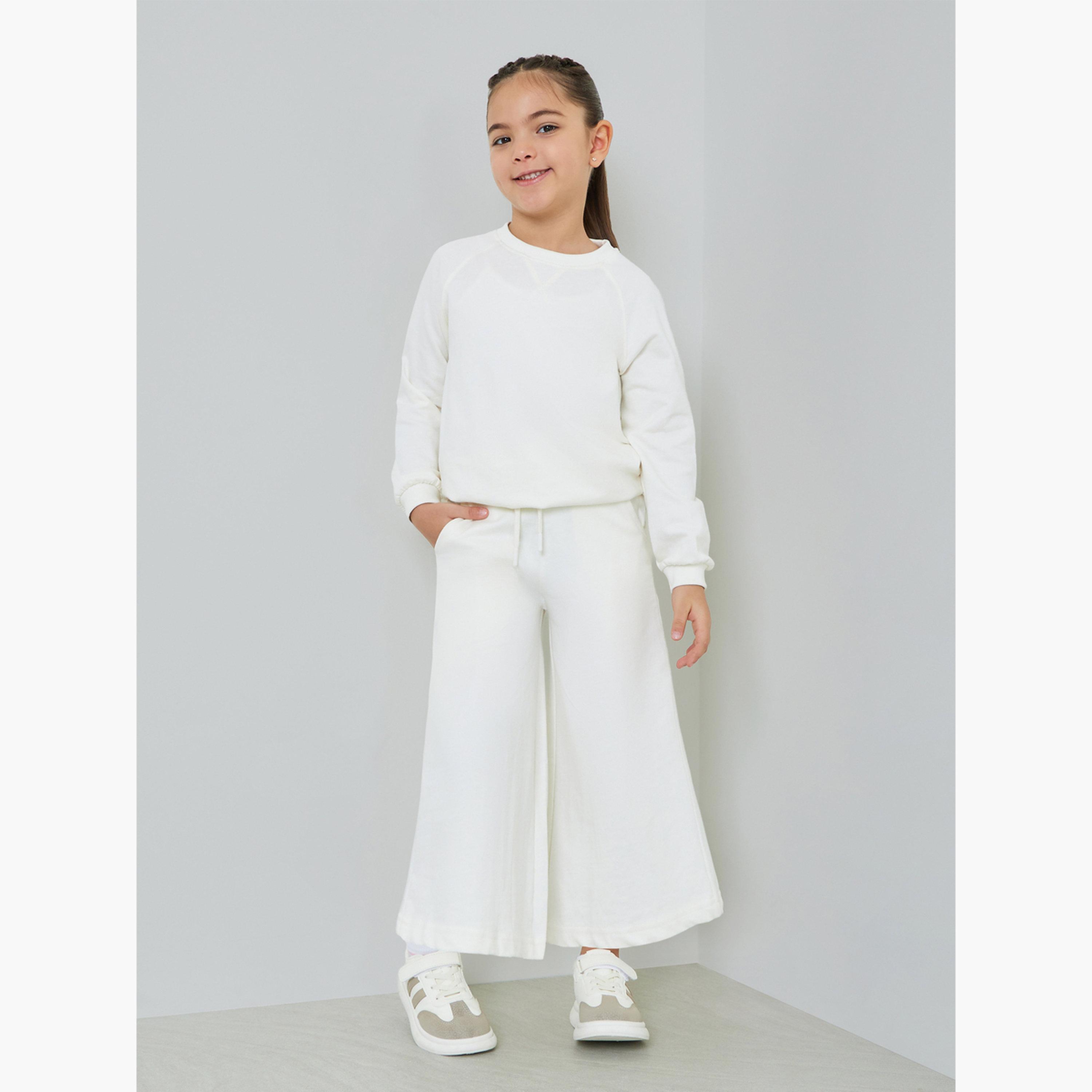 ستايلي - بنطال رياضي قصير واسع الساقين للبنات من القطن الأبيض-girls-clothing-bottoms-joggersandtrackpants-image-2