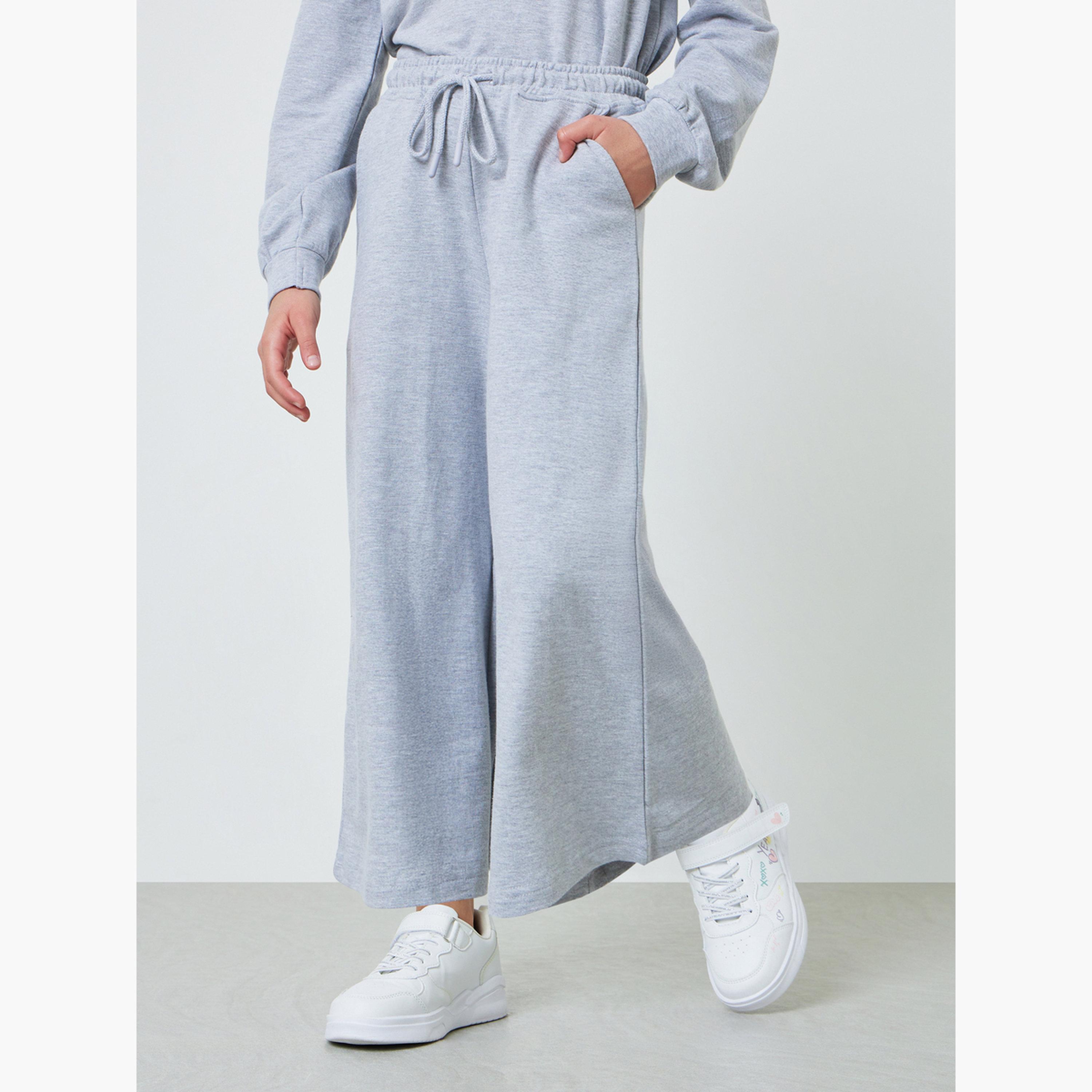 ستايلي - بنطال رياضي قصير واسع الساقين من القطن الرمادي للفتيات المراهقات-girls-clothing-bottoms-joggersandtrackpants-image-1