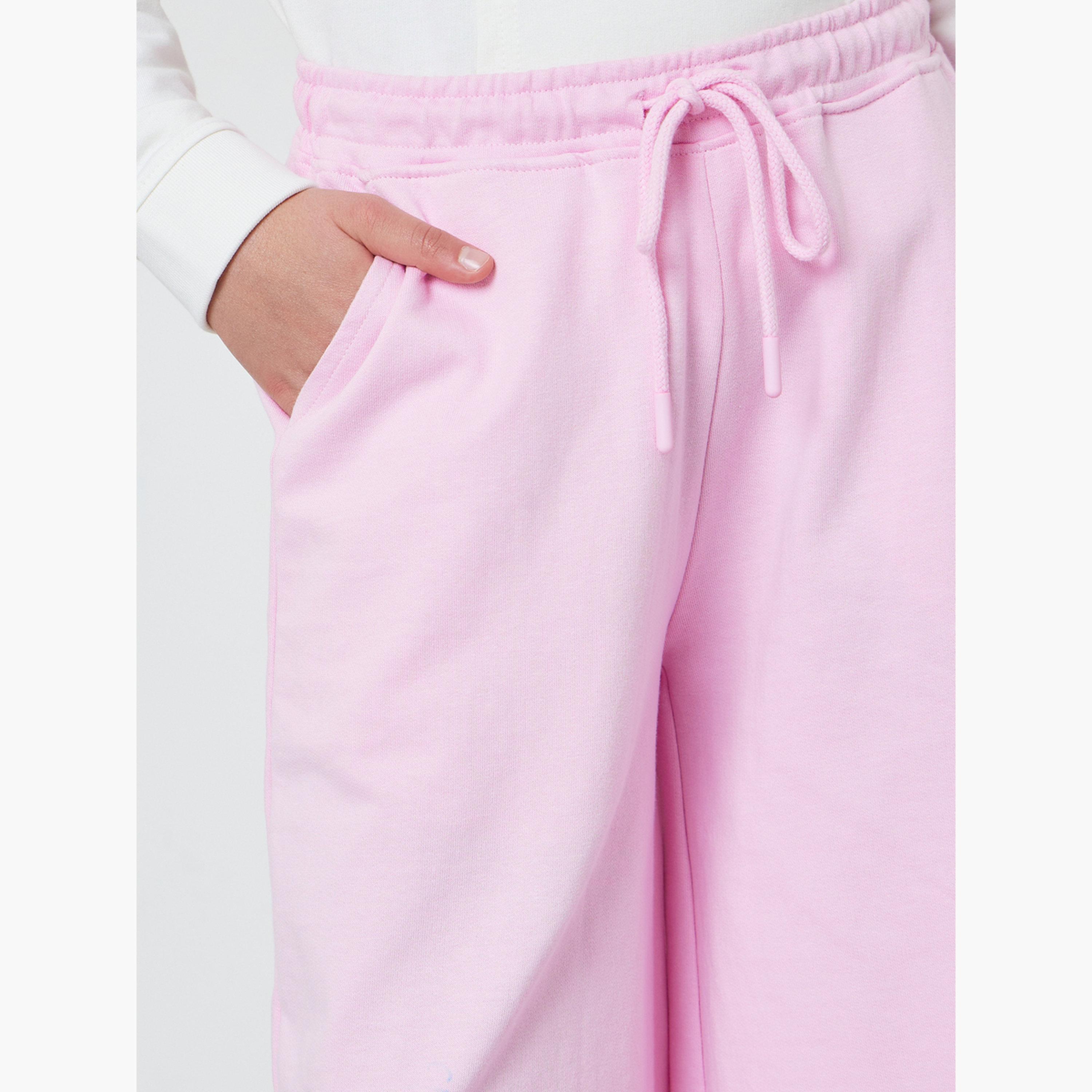 ستايلي - بنطلون رياضي قصير واسع الساقين من القطن باللون الوردي الفاتح للفتيات المراهقات-girls-clothing-bottoms-joggersandtrackpants-image-3