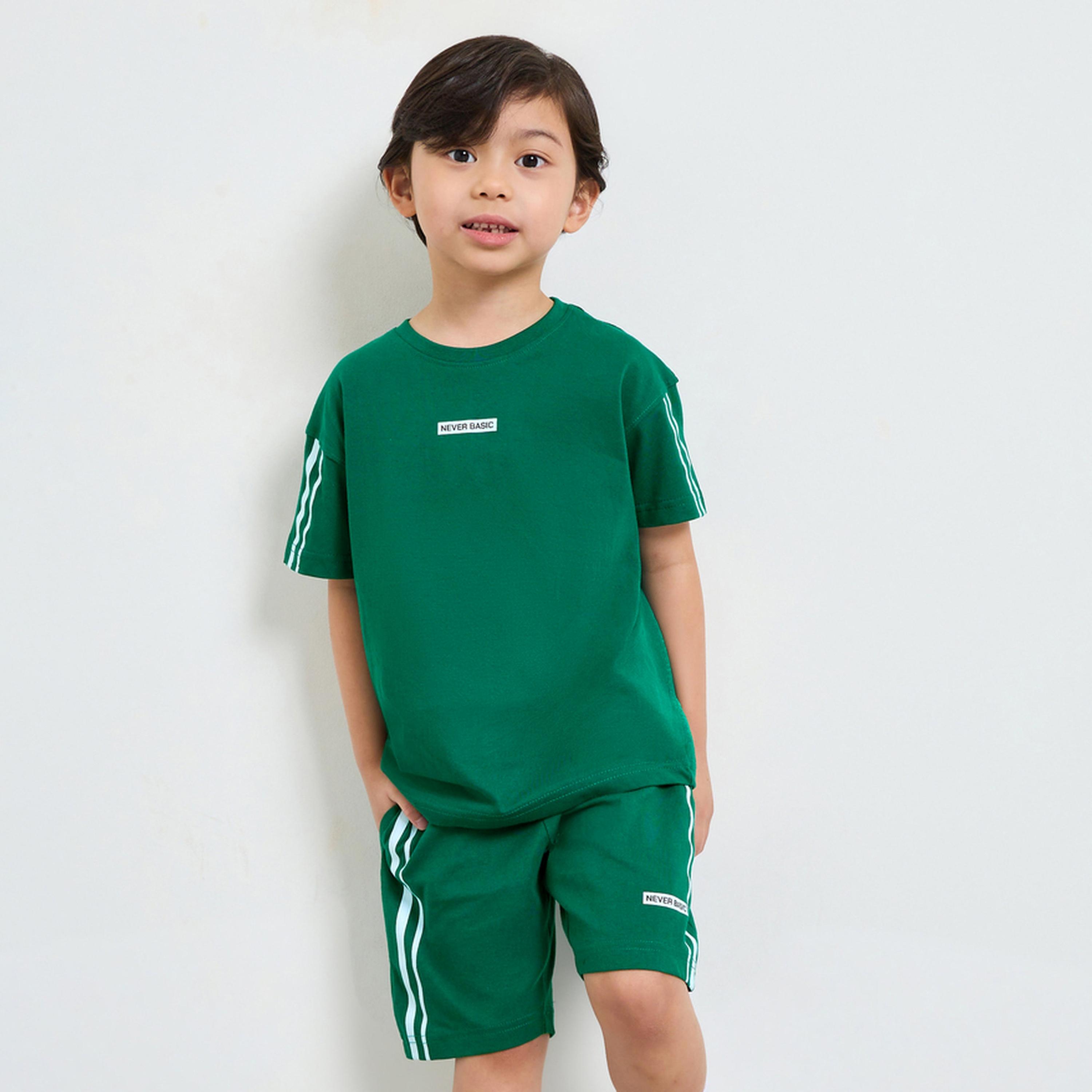 مجموعة من شورت مخطط وتيشيرت واسع للأولاد-boys-clothing-setsandcoords-image-1