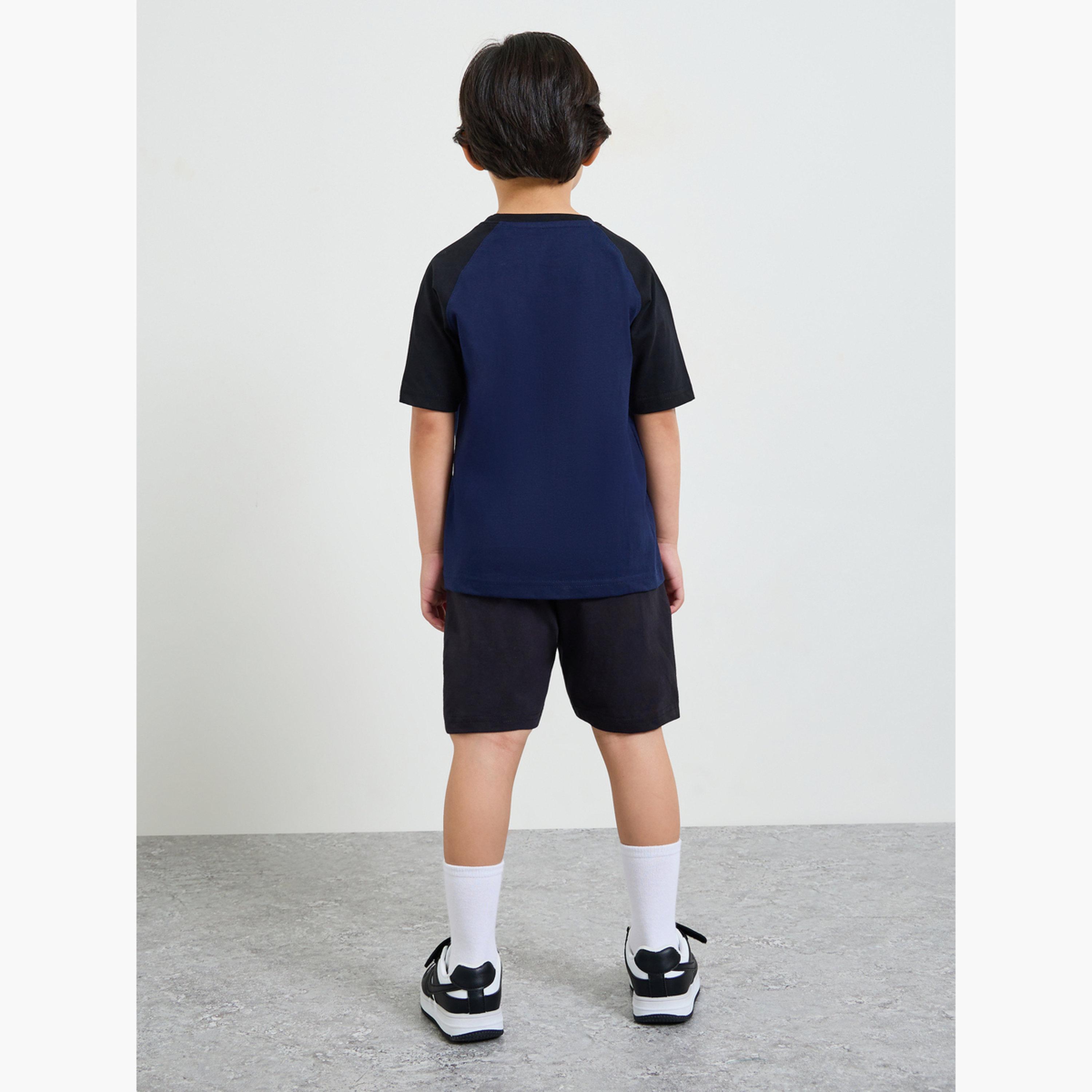 مجموعة من شورت وتيشيرت بأكمام ريجلان ومطبوع للأولاد-boys-clothing-setsandcoords-image-4