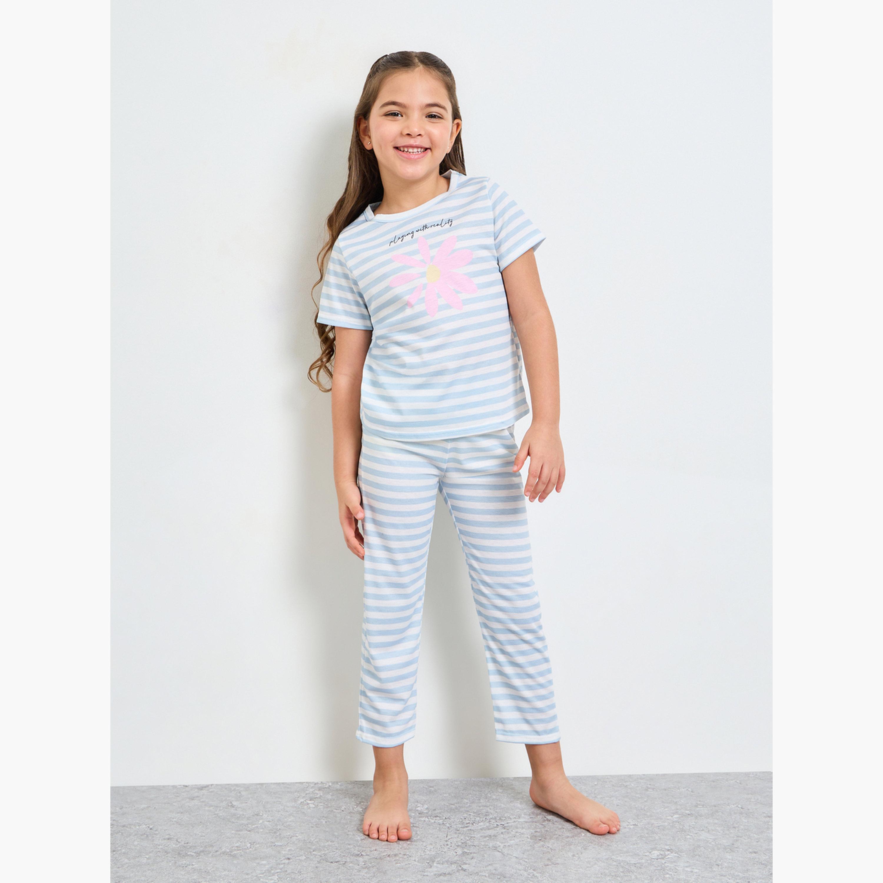 طقم بيجاما من بنطال وتيشيرت مخطط بأكمام قصيرة للبنات-girls-clothing-nightwear-image-1