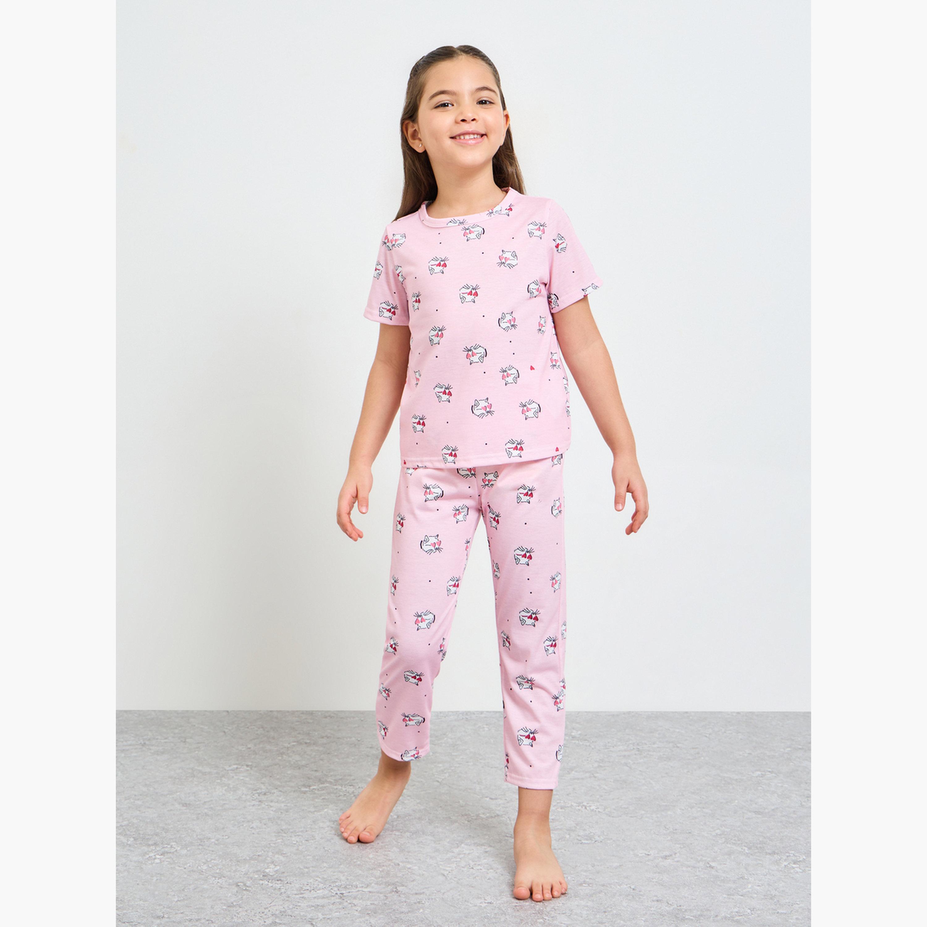 طقم بيجاما من بنطال وتيشيرت بطبعة جرافيك للبنات وردي-girls-clothing-nightwear-image-1