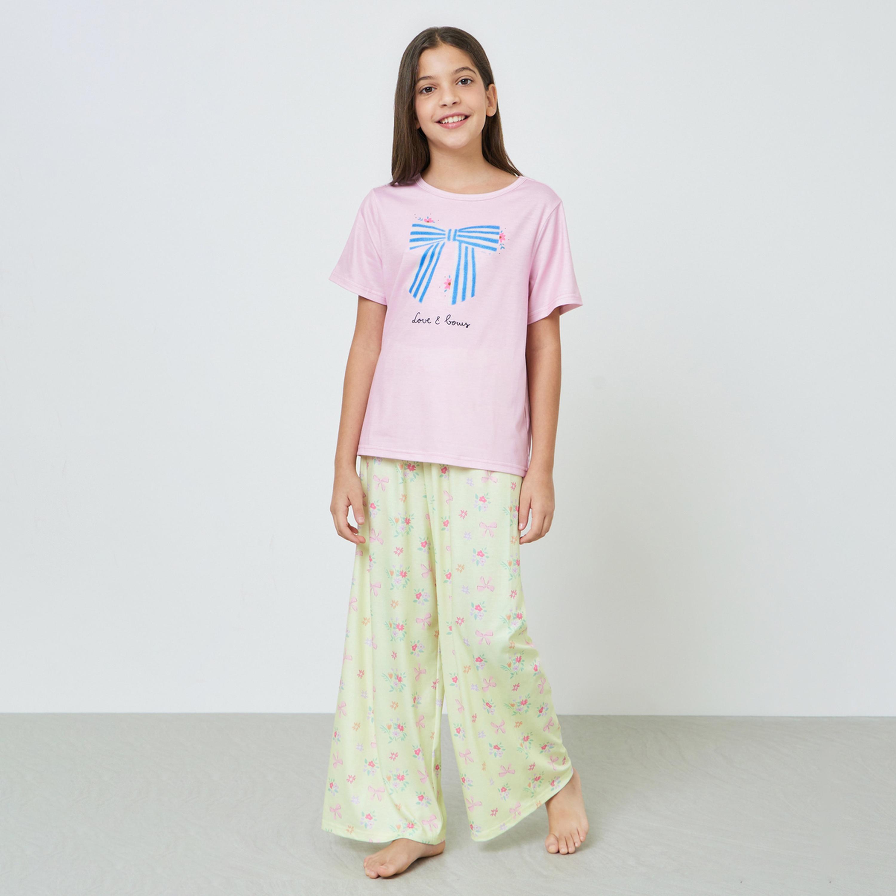 طقم بيجاما من بنطال وتيشيرت بأكمام قصيرة وطبعة عقدة-girls-clothing-nightwear-image-1