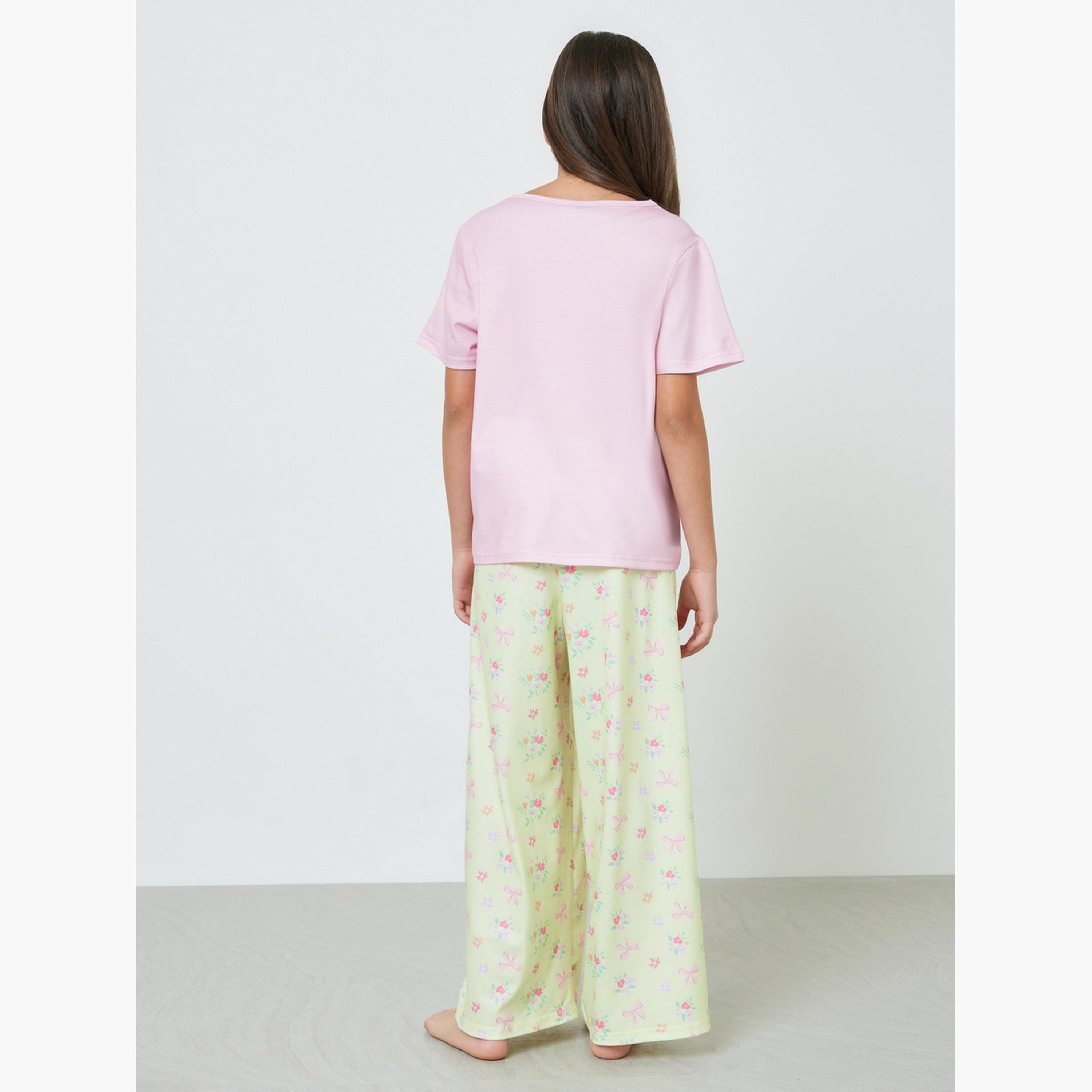 طقم بيجاما من بنطال وتيشيرت بأكمام قصيرة وطبعة عقدة-girls-clothing-nightwear-image-3
