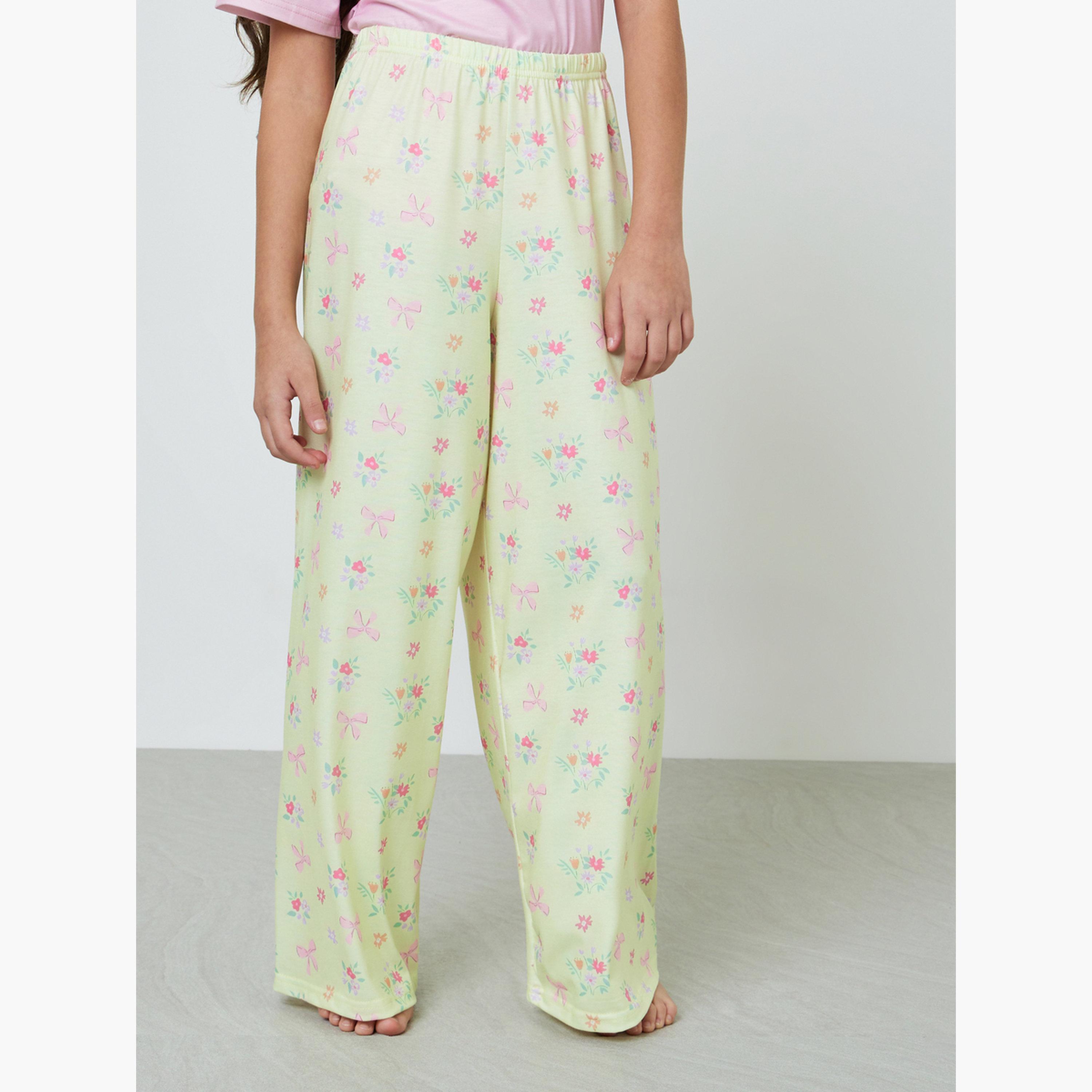 طقم بيجاما من بنطال وتيشيرت بأكمام قصيرة وطبعة عقدة-girls-clothing-nightwear-image-4