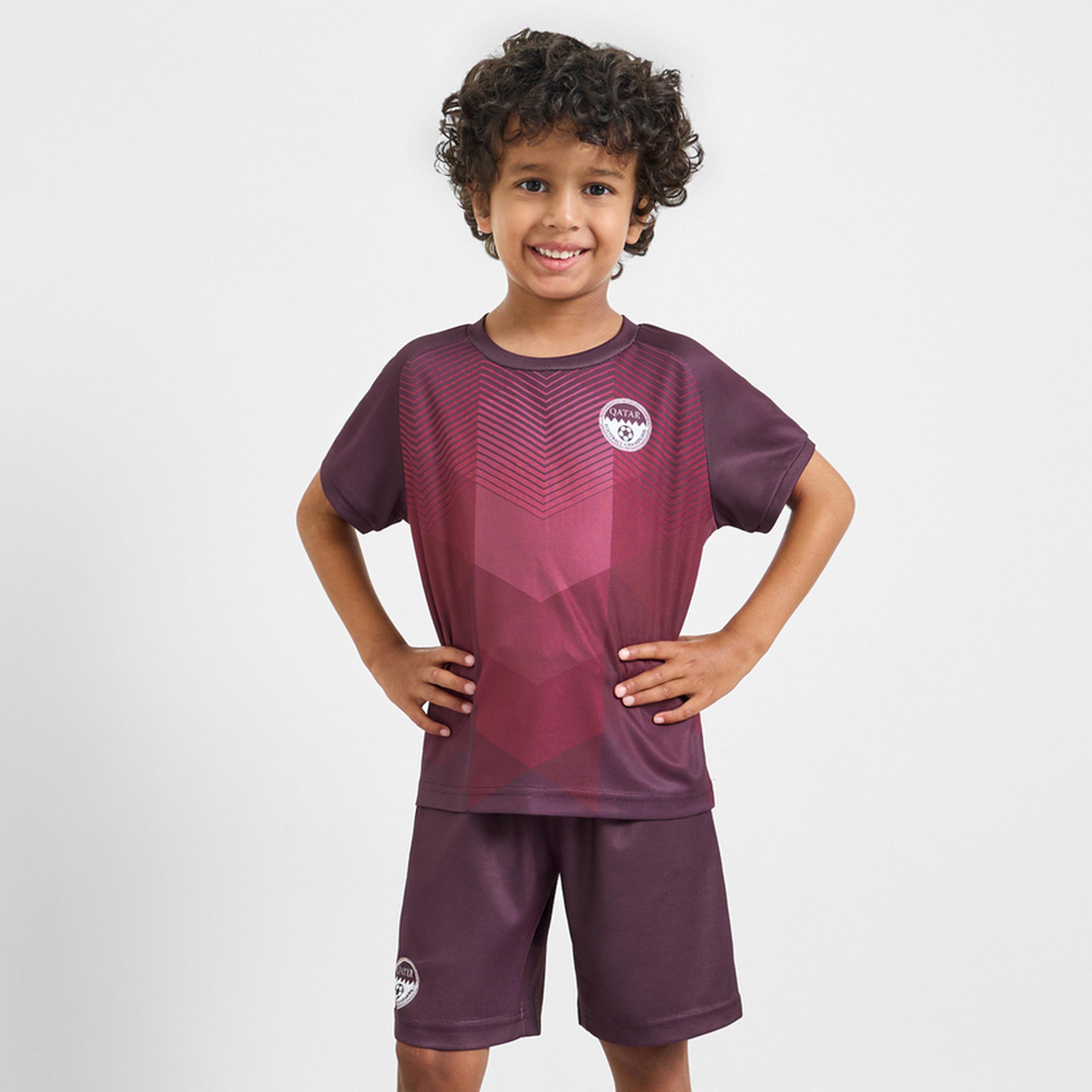 مجموعة من شورت وتيشيرت جيرسي بطبعات قطر مستوحاة من كرة القدم-boys-clothing-sportswear-sets-image-1