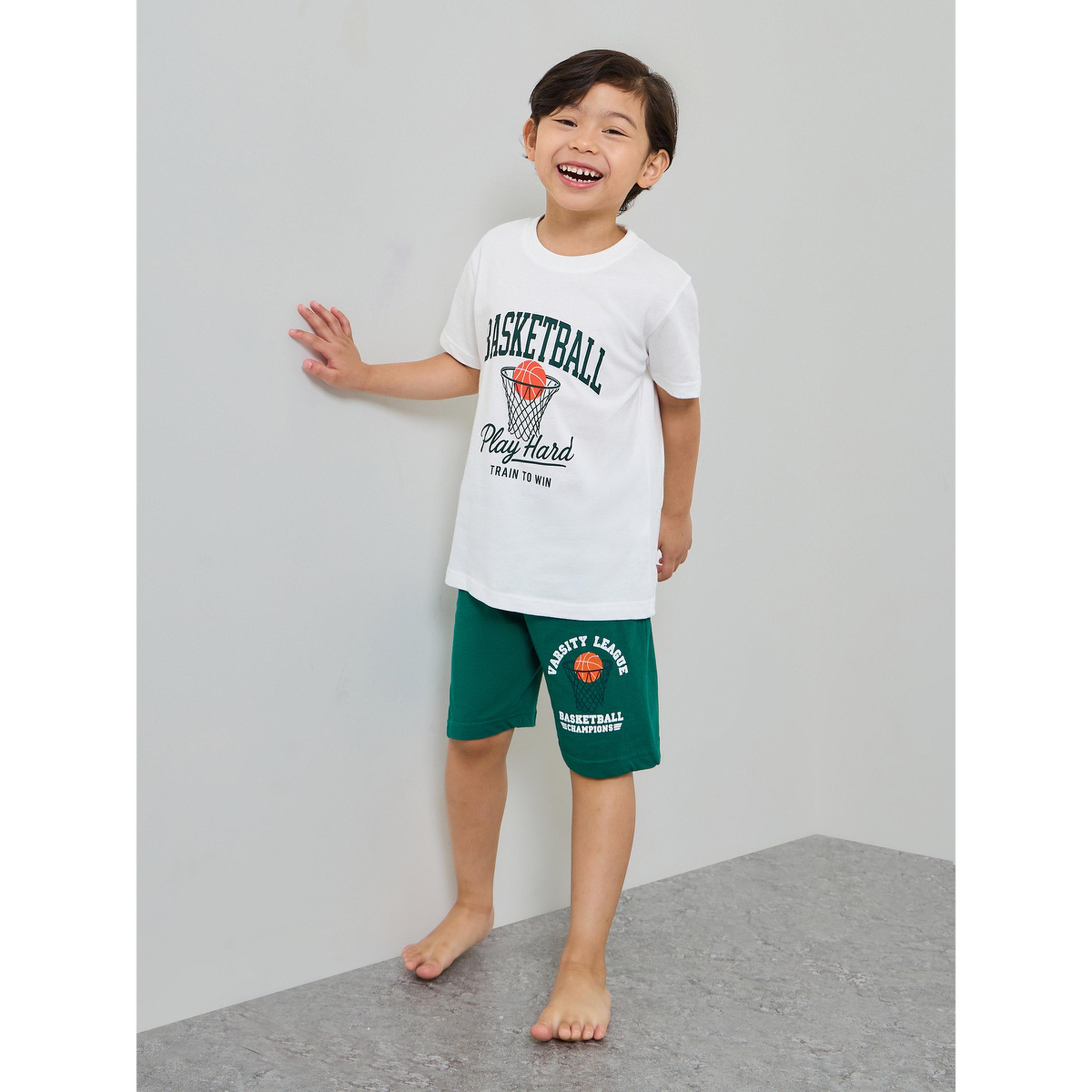 طقم بيجاما من بنطال وشورت مع تيشيرت قطن بطبعة جرافيك للأولاد من 3 قطع-boys-clothing-nightwear-image-2