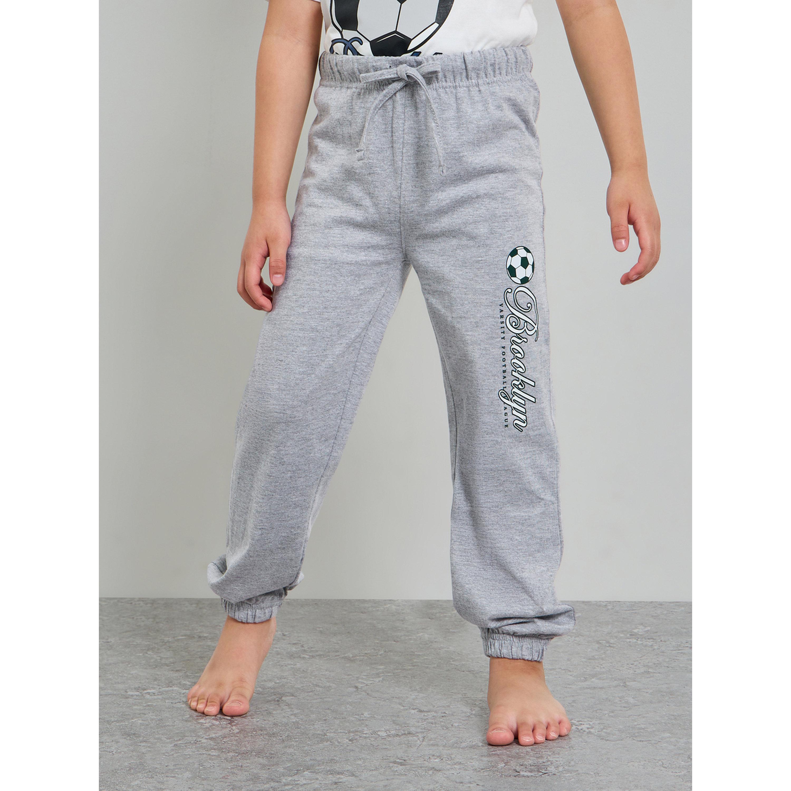 طقم بيجاما من بنطال وشورت مع تيشيرت قطن بطبعة جرافيك للأولاد من 3 قطع-boys-clothing-nightwear-image-7