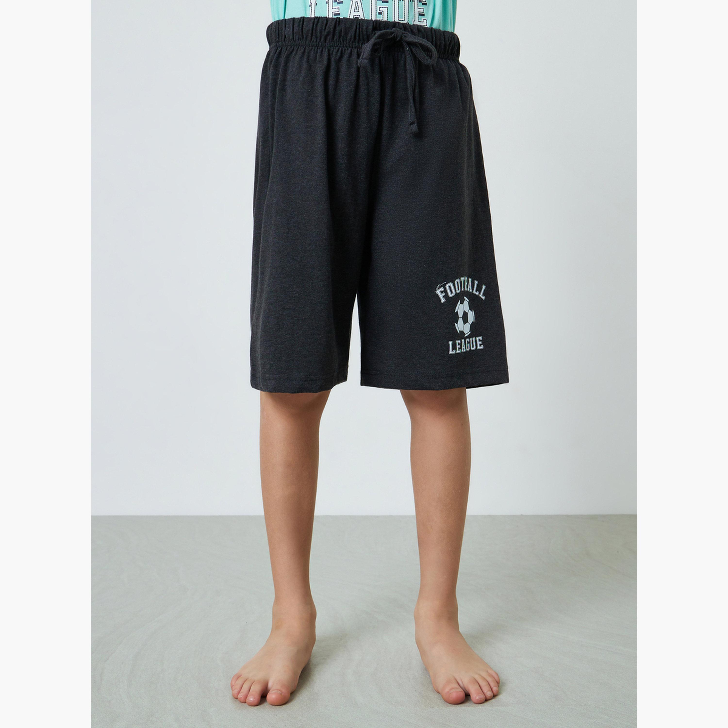 طقم بيجاما من شورت بتفاصيل جيب وتيشيرت بطبعة جرافيك للأولاد-boys-clothing-nightwear-image-5